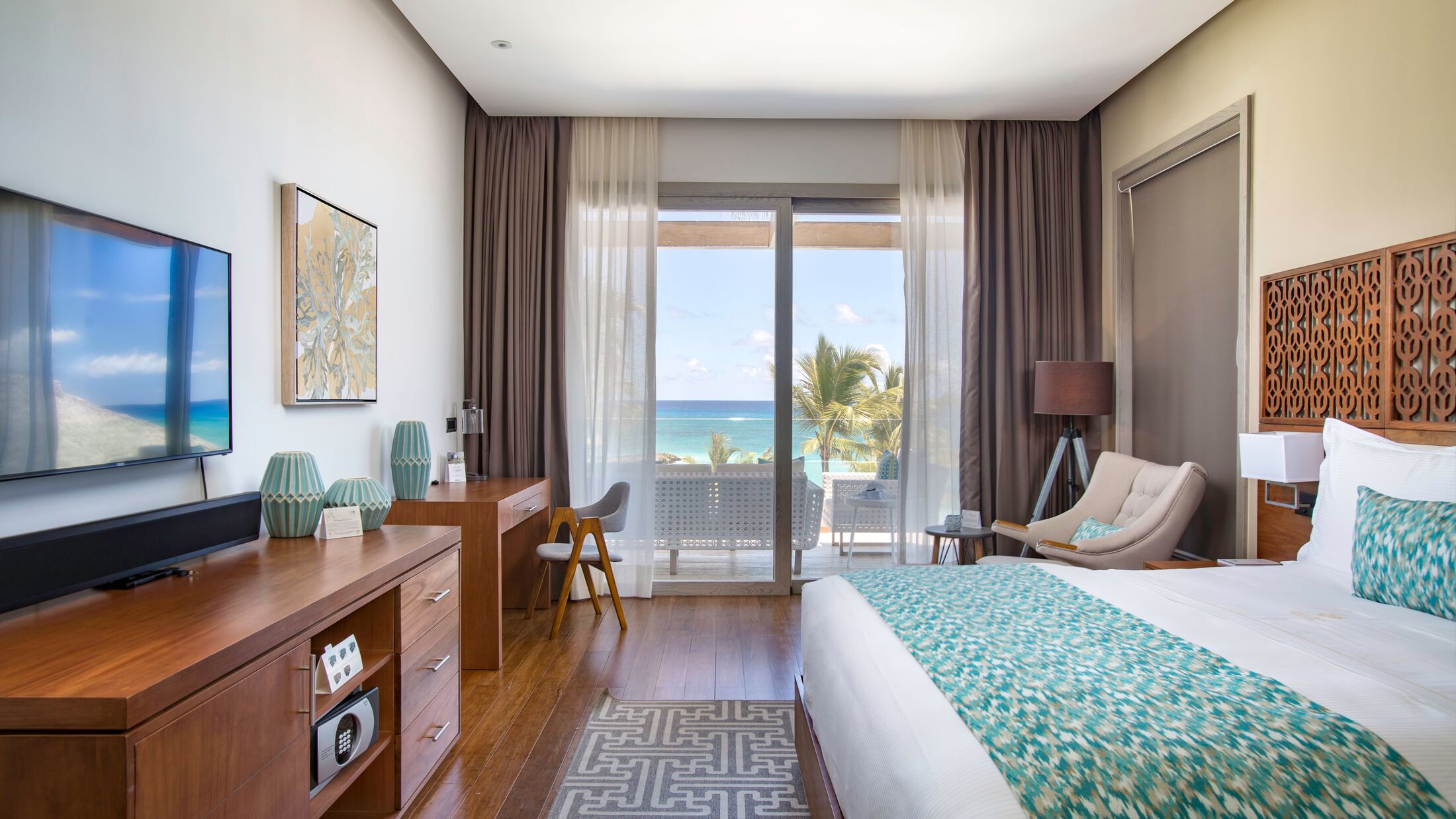 Eden-Roc-2023-Deluxe-Room-Ocean-View-001-120980-Hybris
