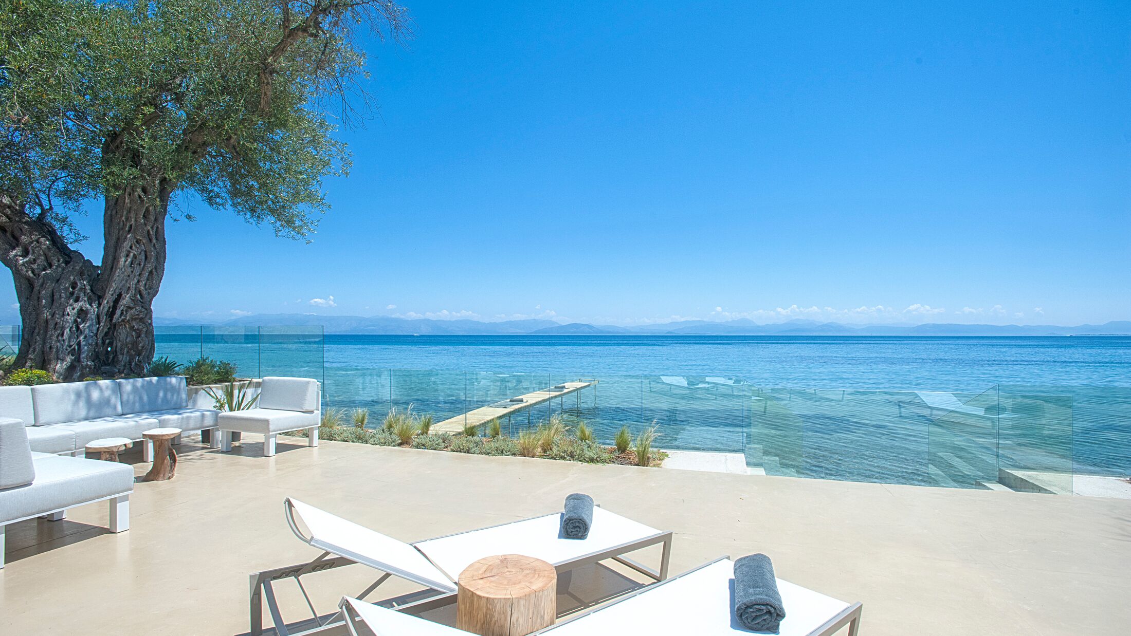 Domes-Miramare-2022-Haute-Living-Club-001-121333-Hybris