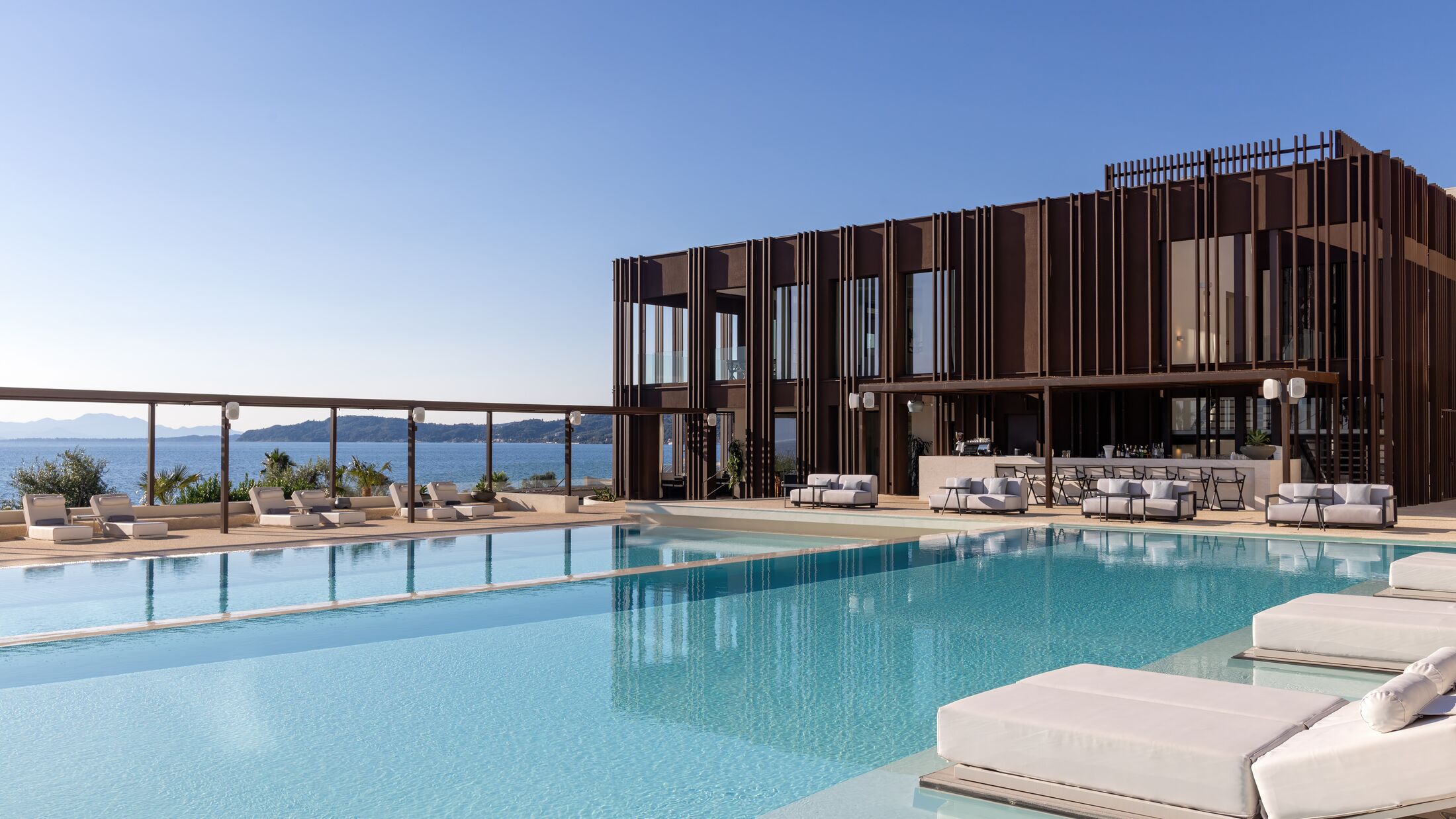 Domes-Miramare-2022-Panoramic-Wing-Pool-008-121333-Hybris