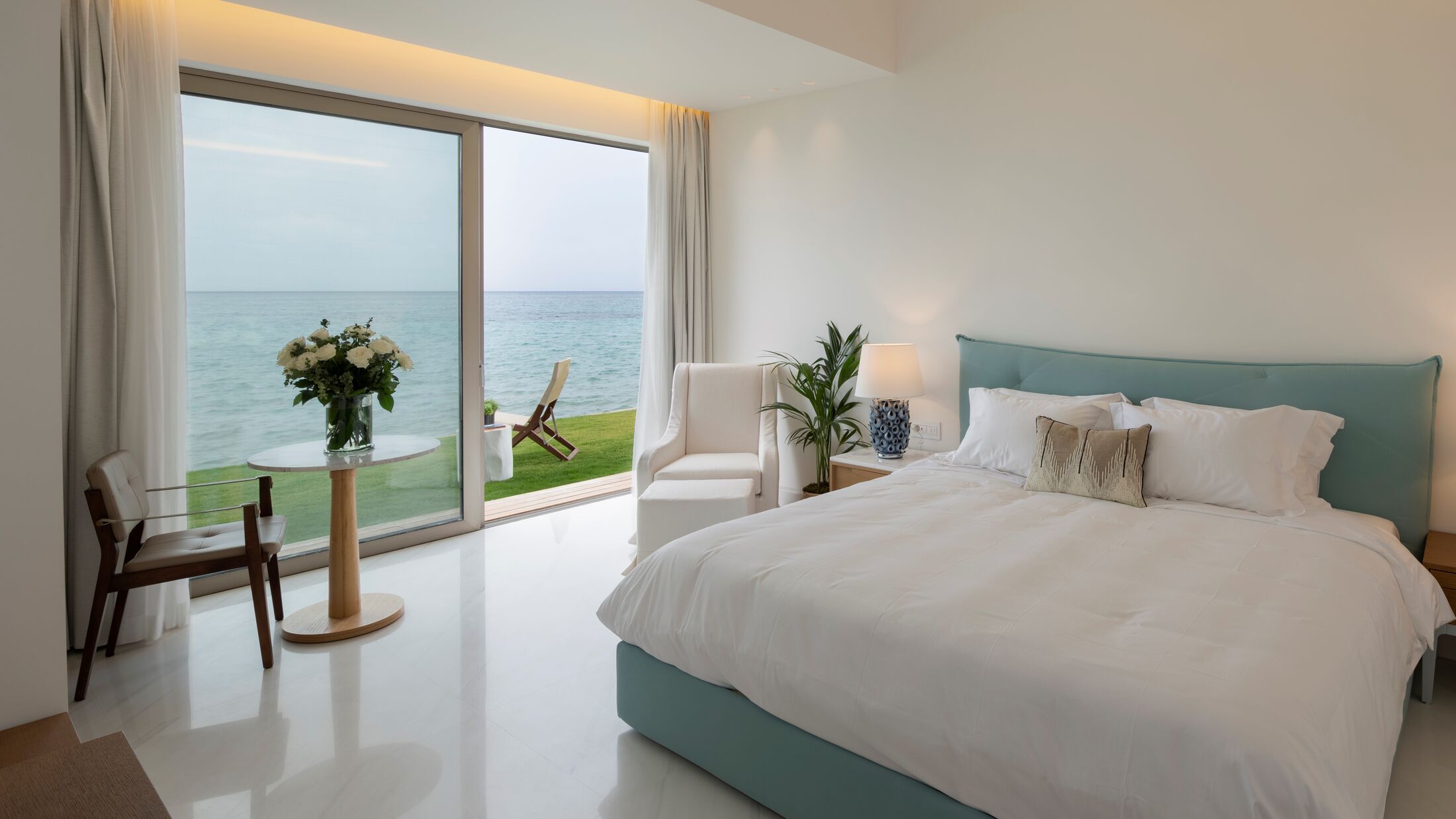 Domes-Miramare-2022-Grand-Pavilion-Waterfront-001-121333-Hybris