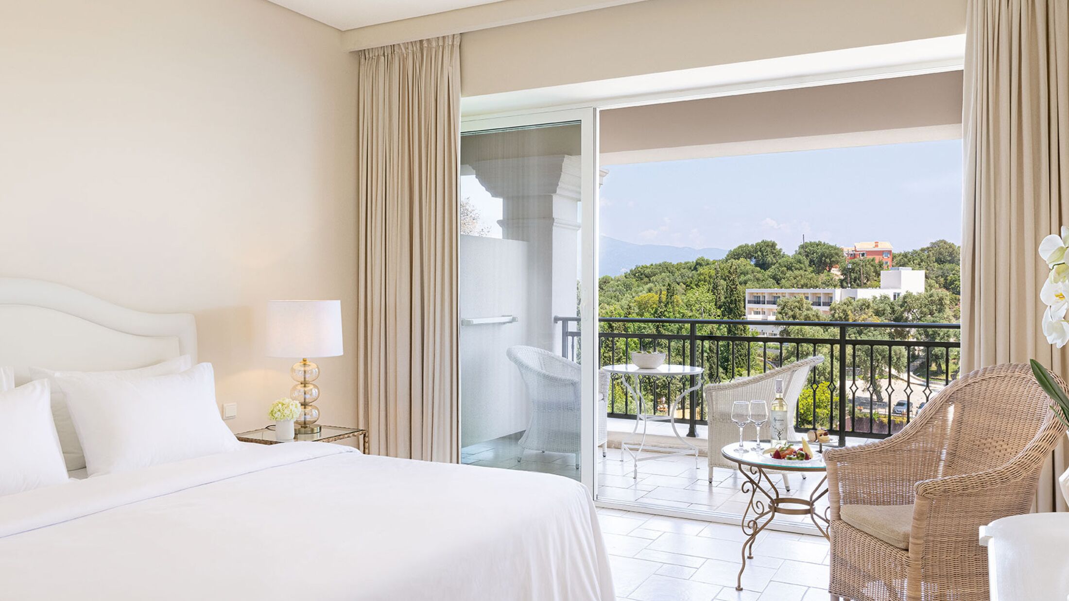 Grecotel-Eva-Palace-2024-Family-Room-Mountain-View-001-121901-Hybris