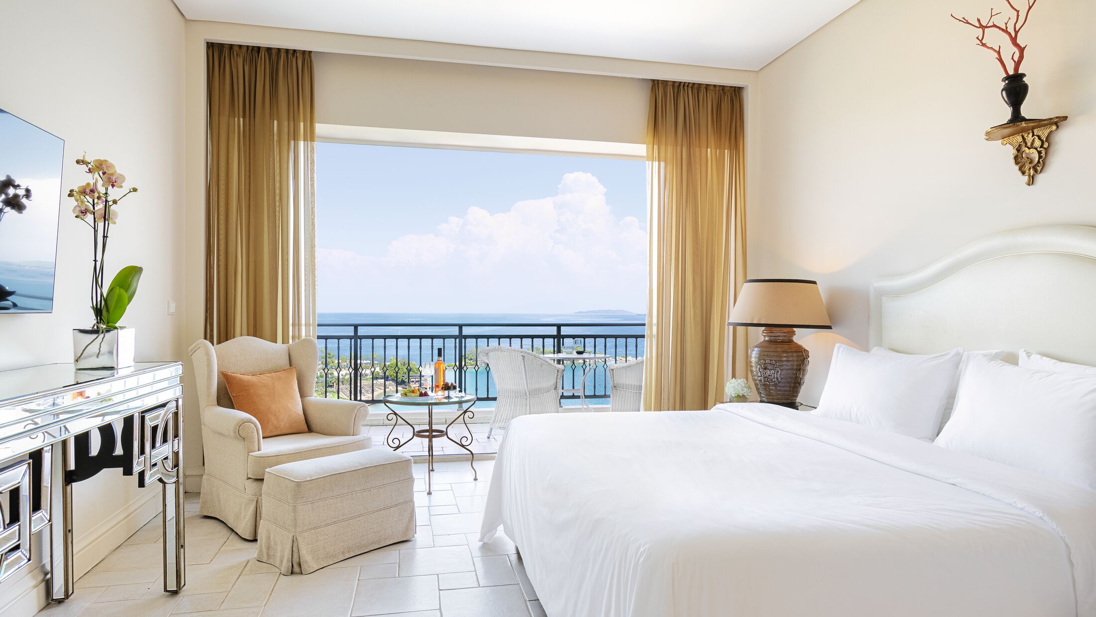Grecotel-Eva-Palace-2024-Sky-Luxury-Room-Sea-View-001-121901-Hybris