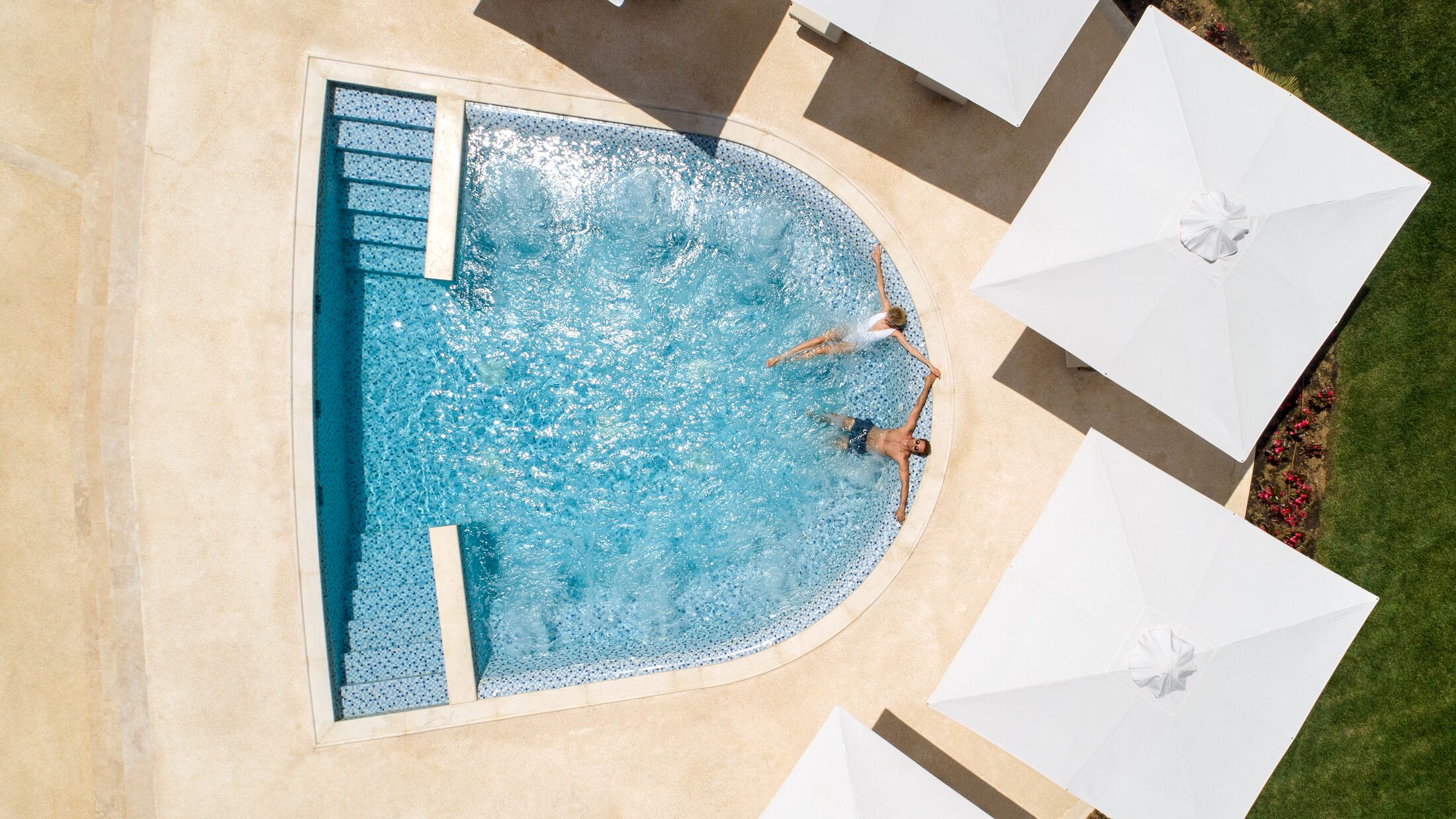 Ikos-Dassia-2022-Spa-Outdoor-Jacuzzi-Pool-001-120991-Hybris