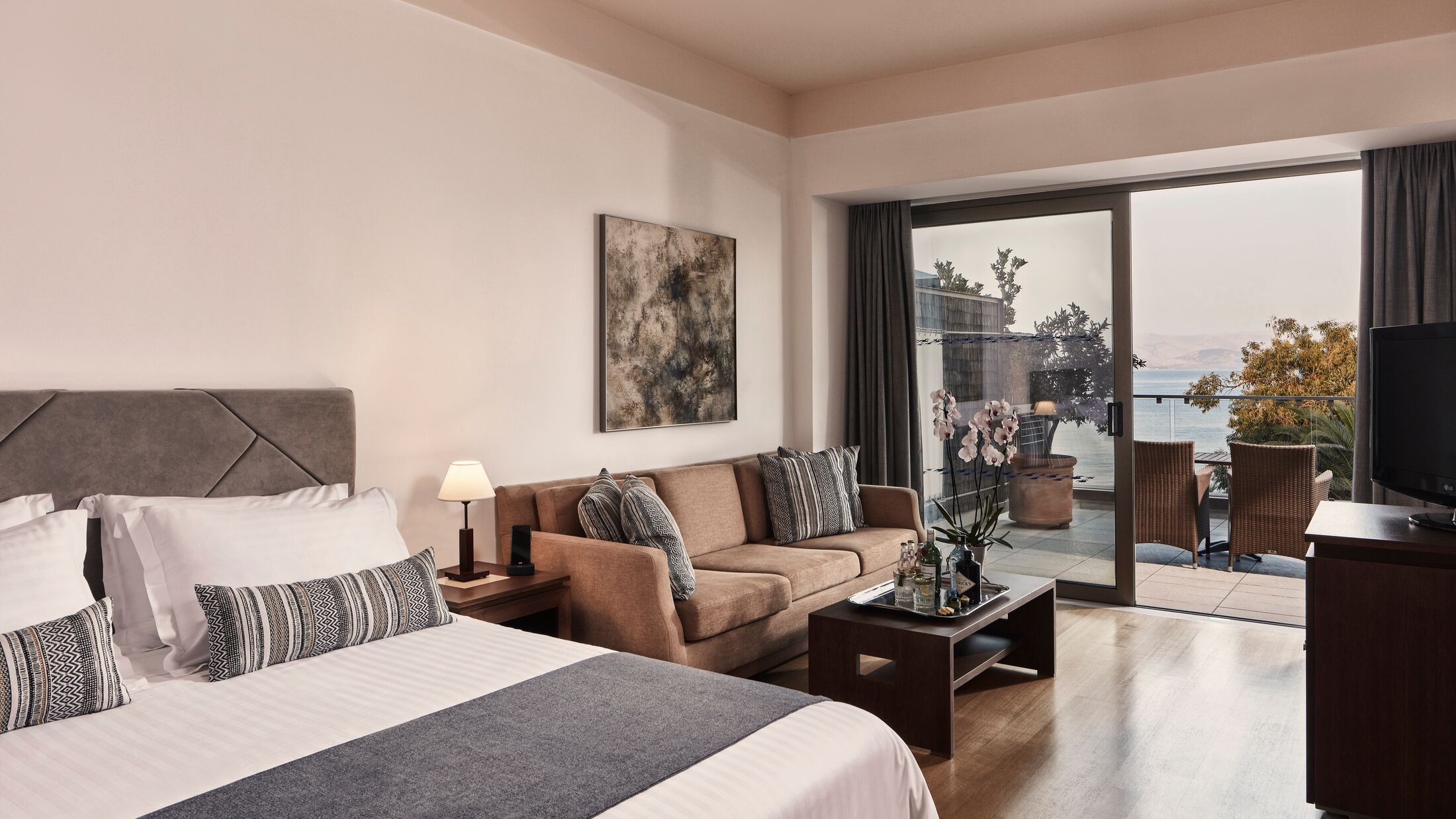 Kontokali-Bay-2023-Deluxe-One-Bedroom-Suite-Sea-View-003-121027-Hybris