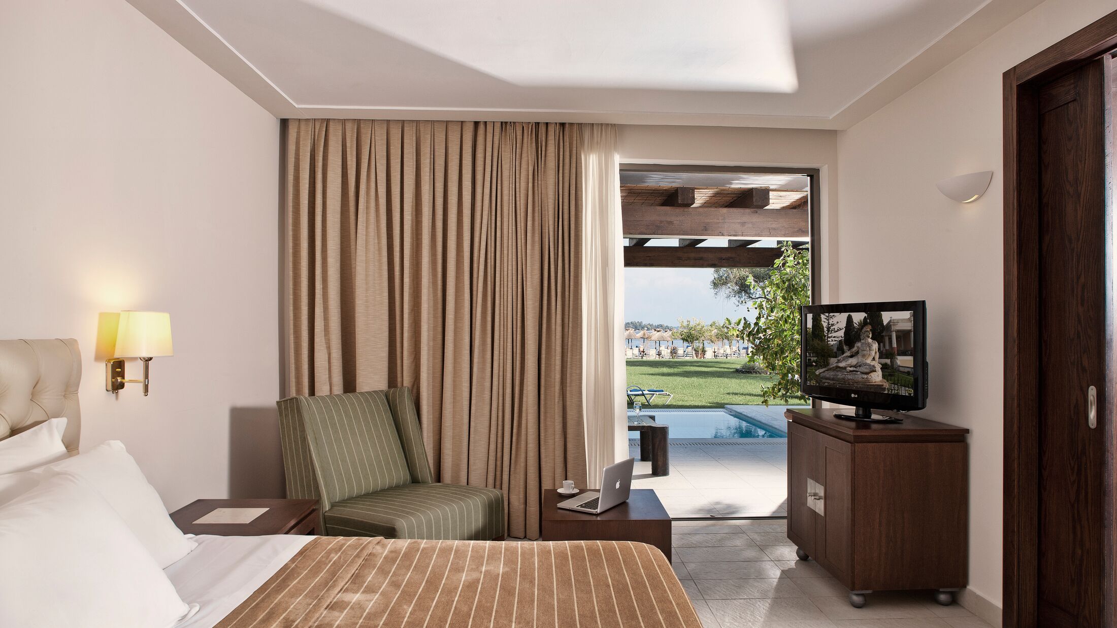 Kontokali-Bay-2023-Executive-One-Bedroom-Bungalow-Suite-Sea-View-009-121027-Hybris