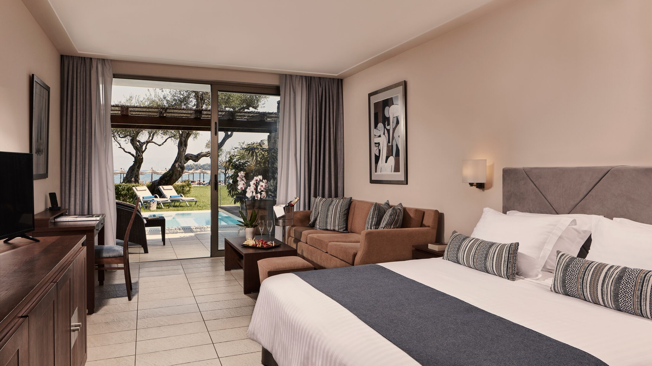 Kontokali-Bay-2023-Junior-Suite-Bungalow-Seafront-Private-Pool-010-121027-Hybris