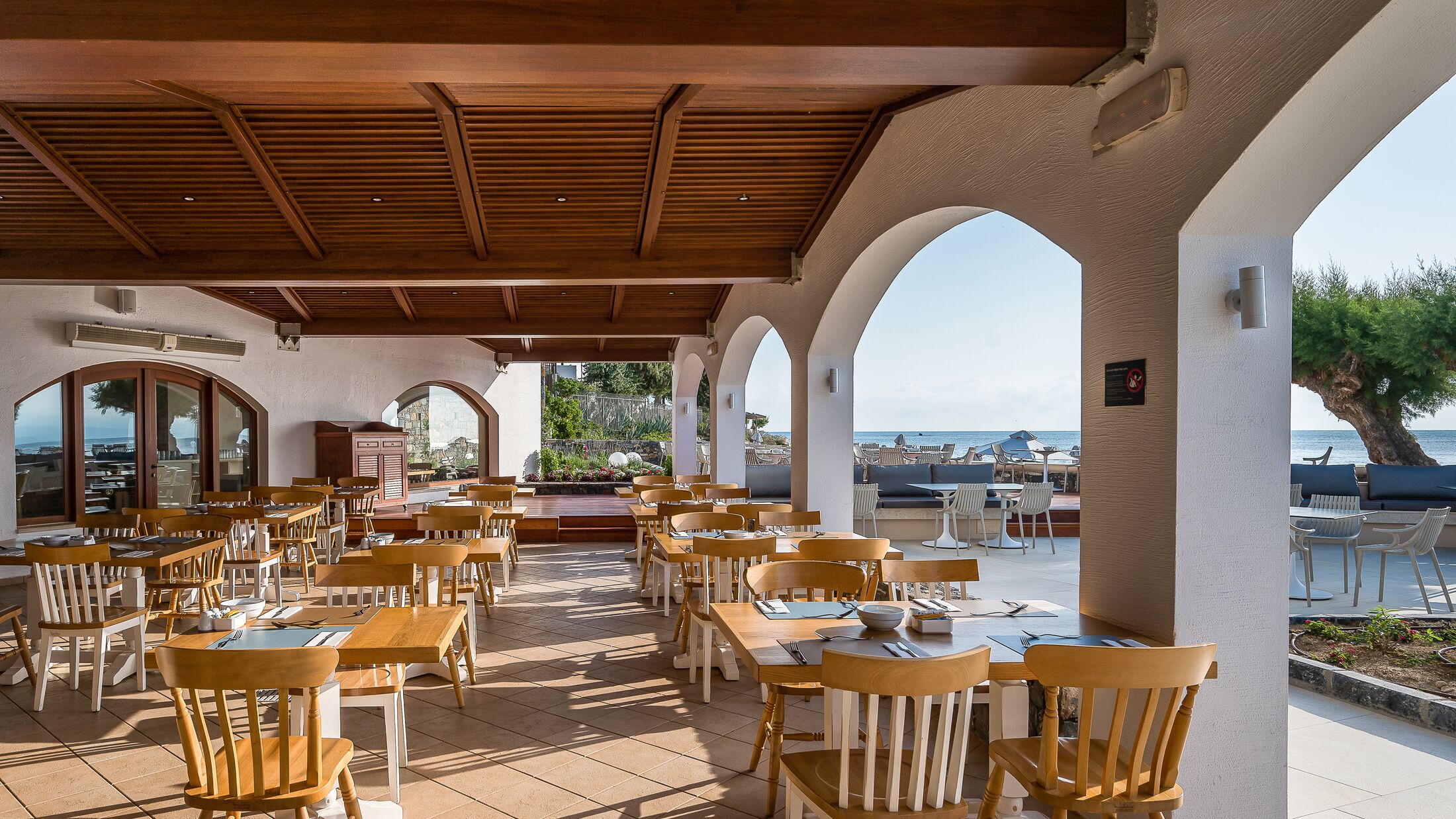 Creta-Maris-2025-Arismari-Restaurant-002-122002-Hybris