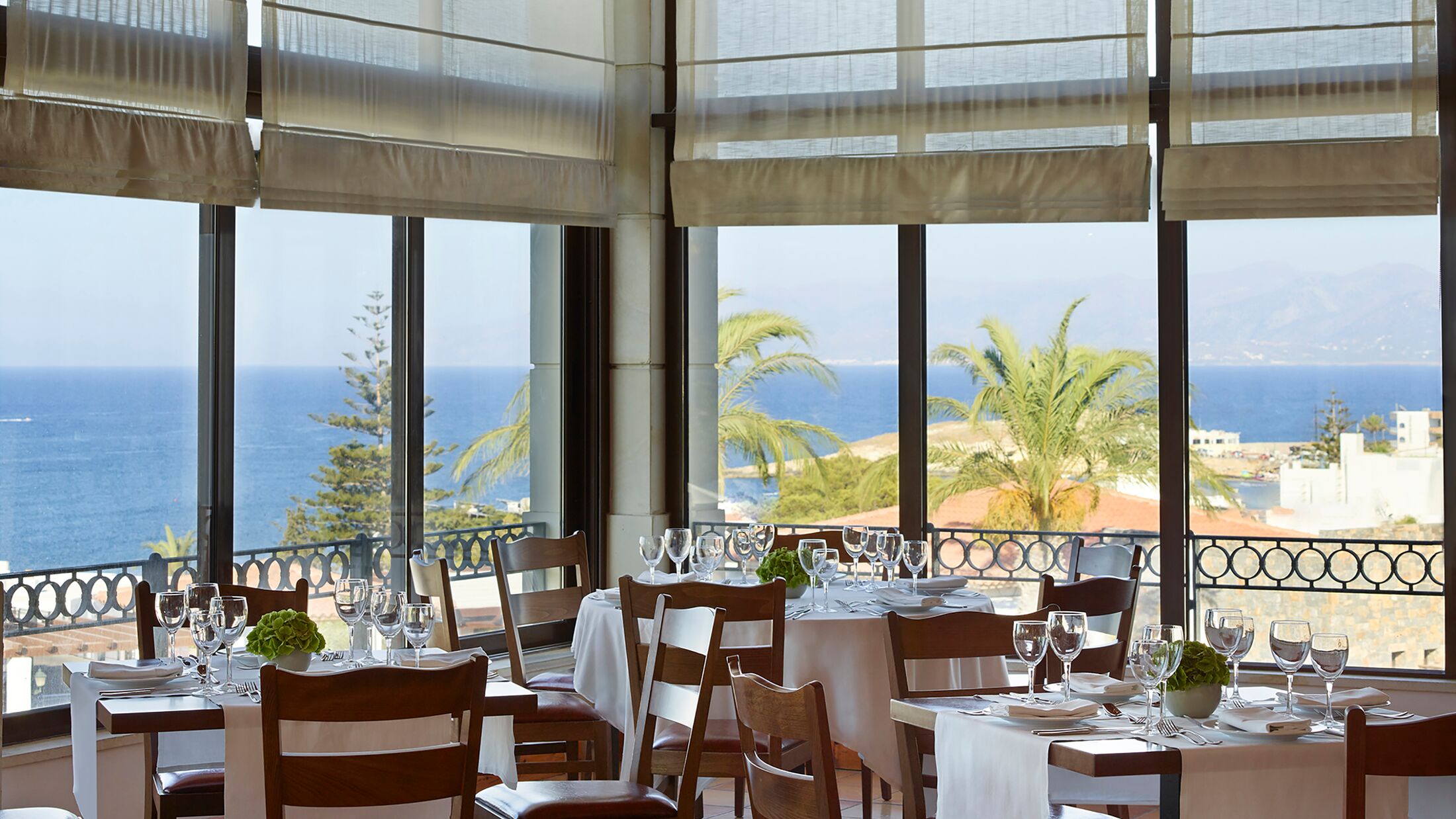 Creta-Maris-2025-Estia-Restaurant-002-122002-Hybris