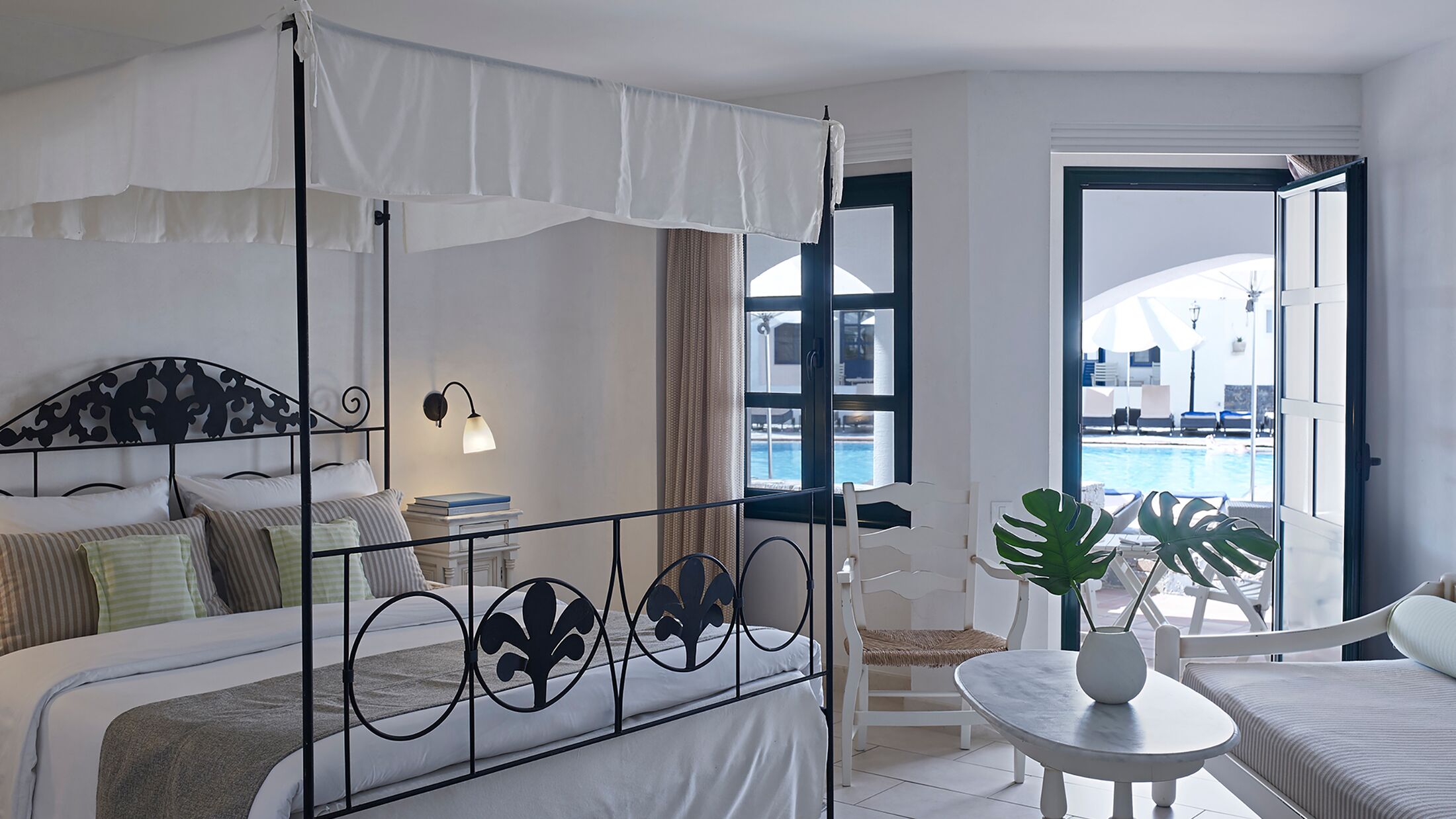 Creta-Maris-2025-Deluxe-Room-Poolfront-001-122002-Hybris