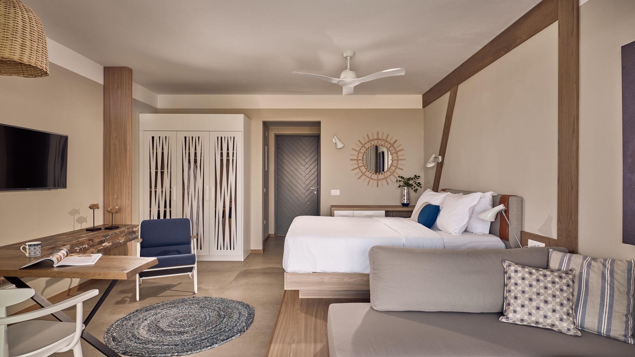 Domes-Aulus-2022-Sapphire-Zen-Suite-Sharing-Pool-004-121814-Hybris