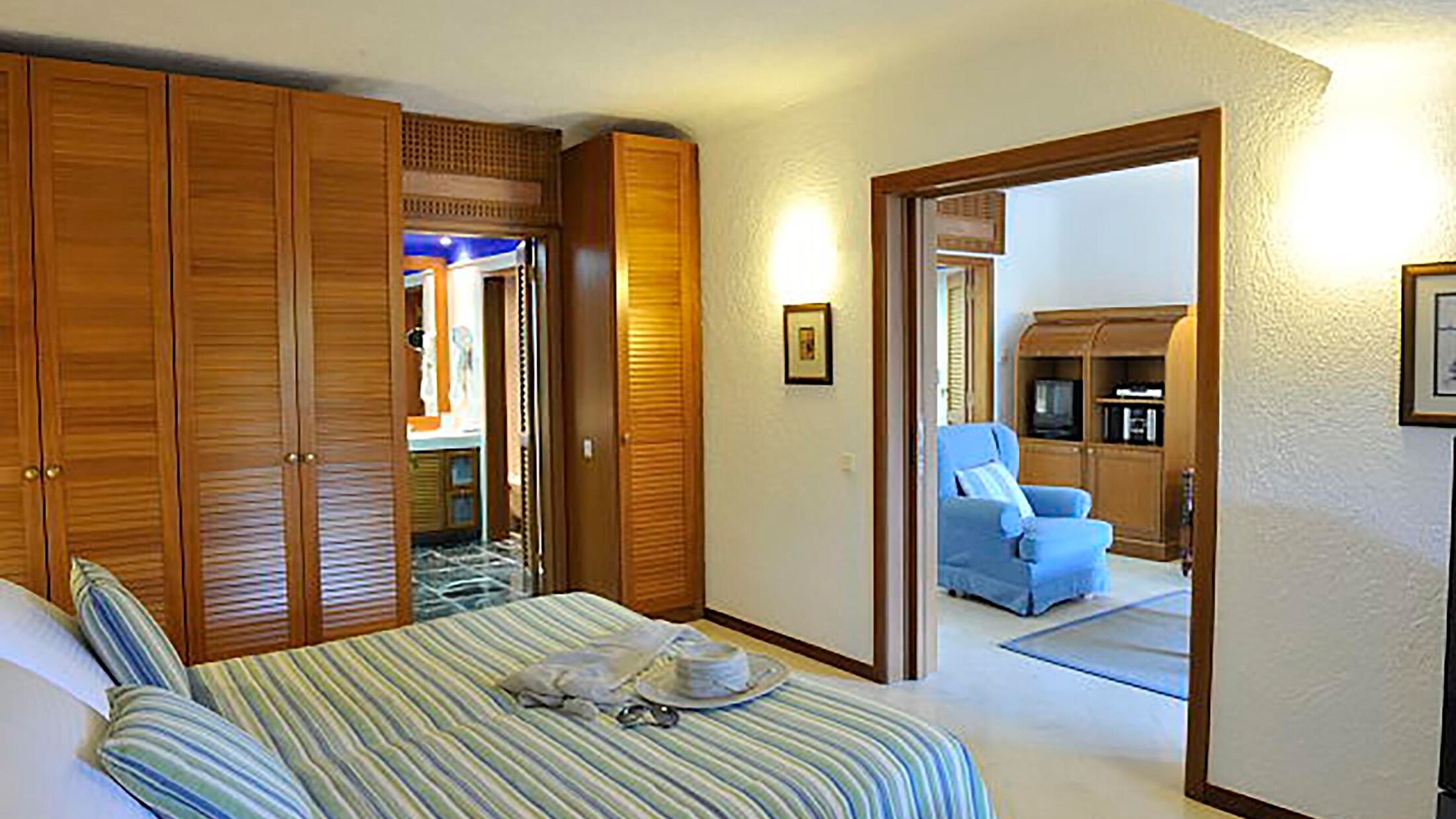 Elounda-Bay-2022-Executive-Bungalow-Suite-Pool-View-001-101361-Hybris