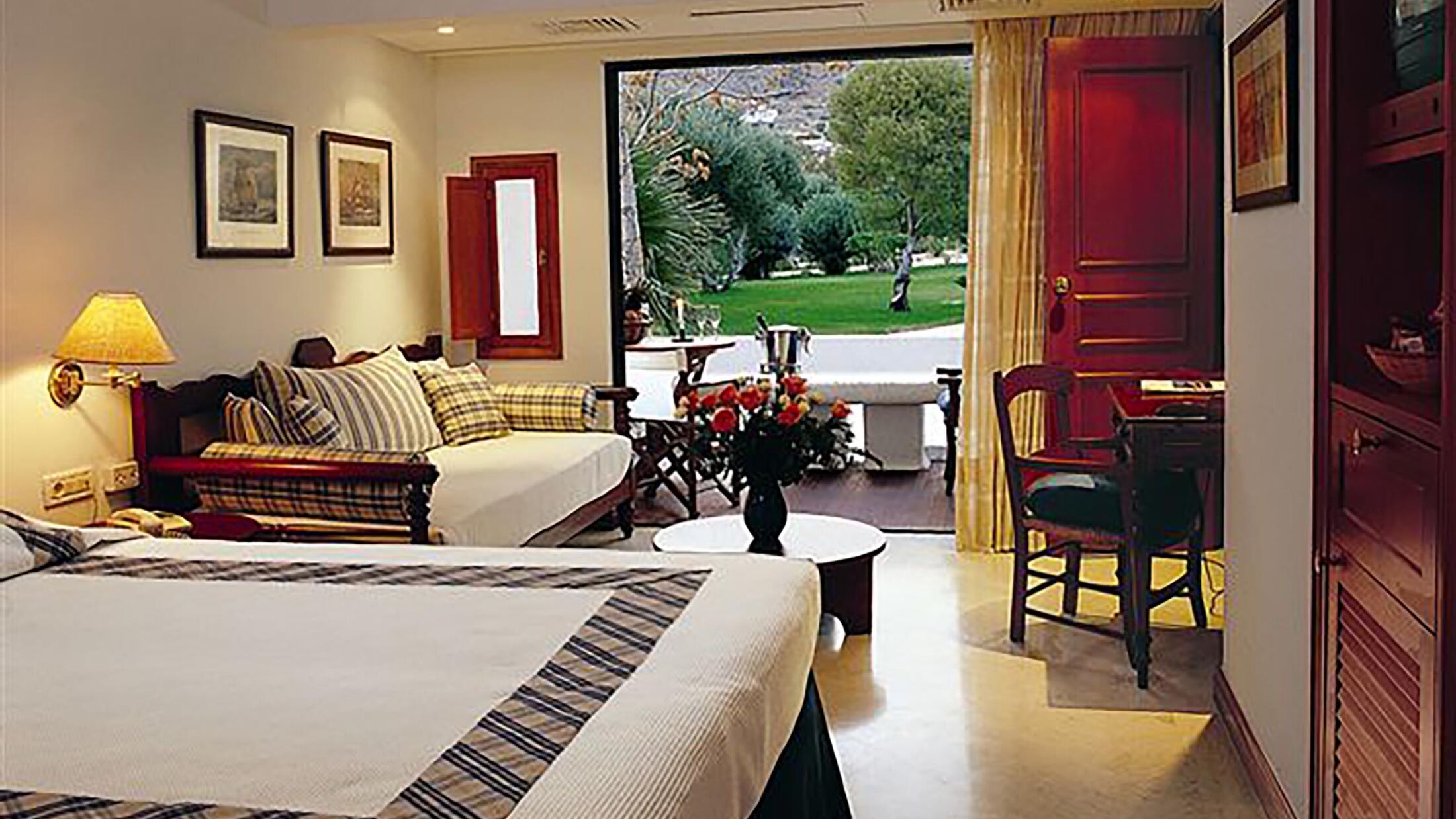 Elounda-Bay-2022-Family-Room-Garden-View-001-101361-Hybris