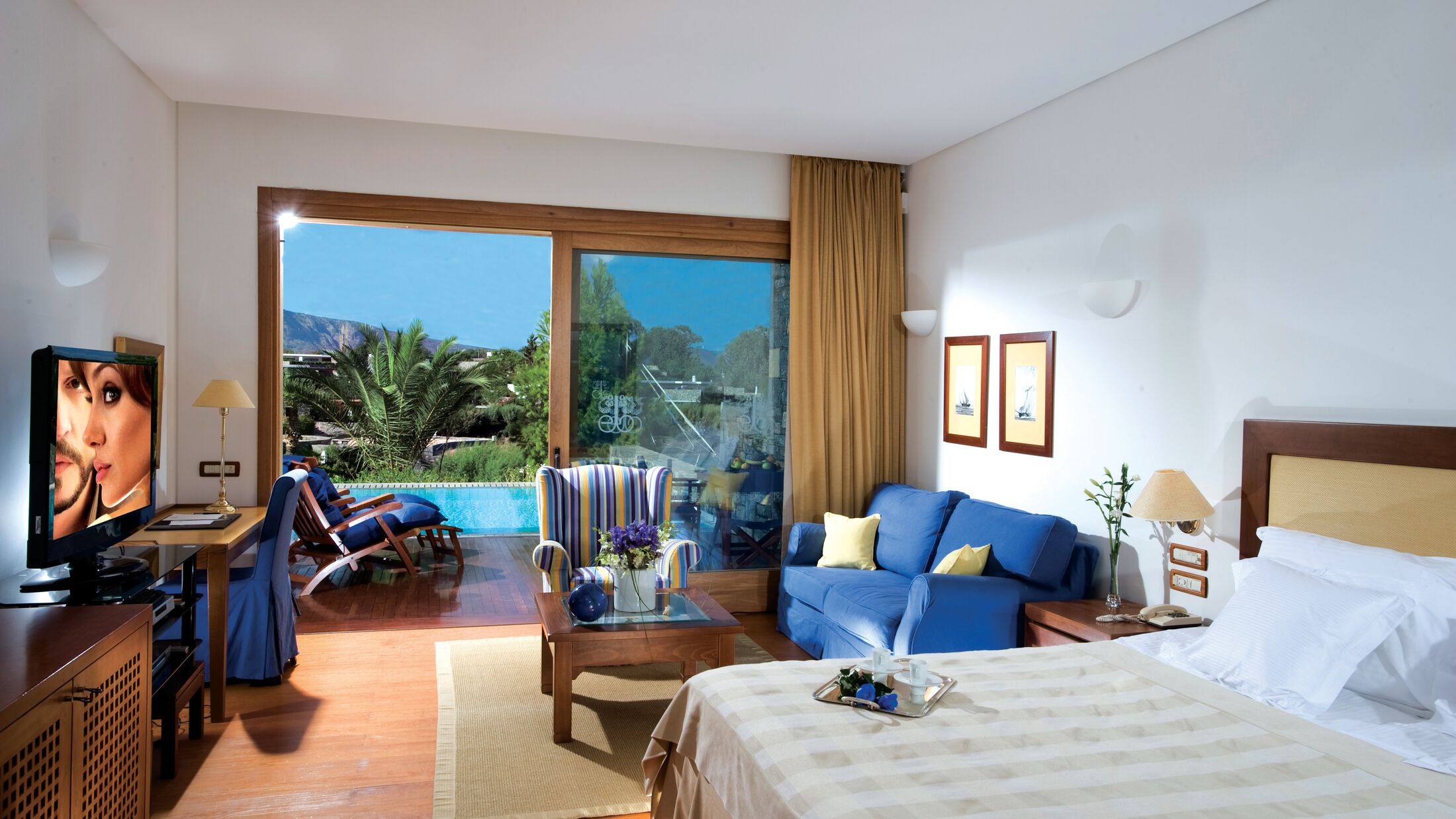 Elounda-Bay-2022-Superior-Bungalow-Seafront-View-001-101361-Hybris