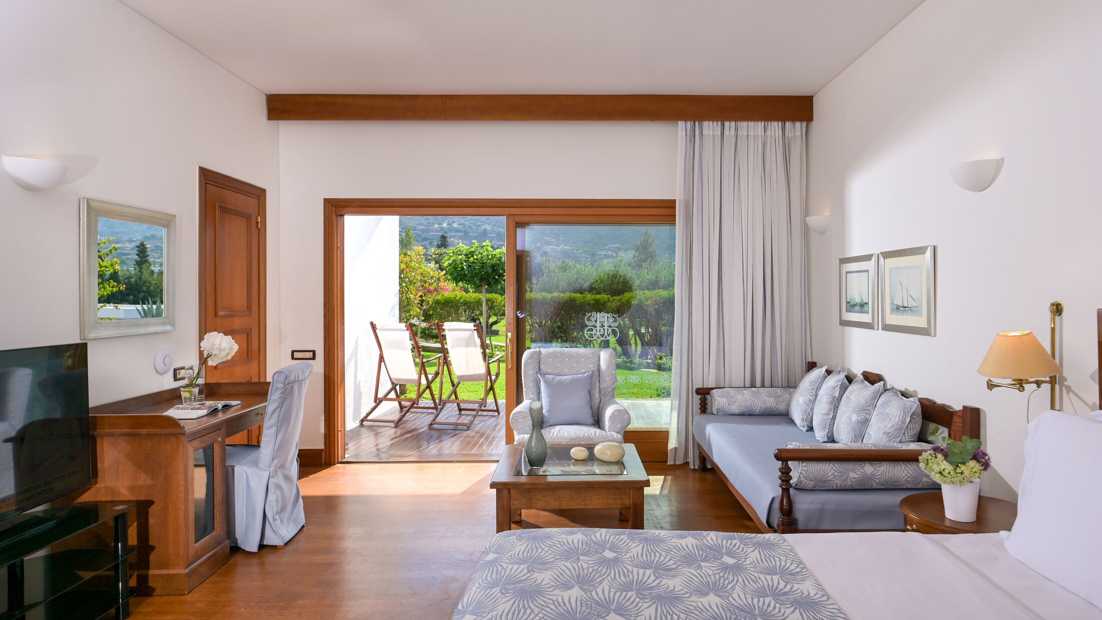 Elounda-Beach-2023-Deluxe-Room-Spa-Garden-View-001-101306-Hybris