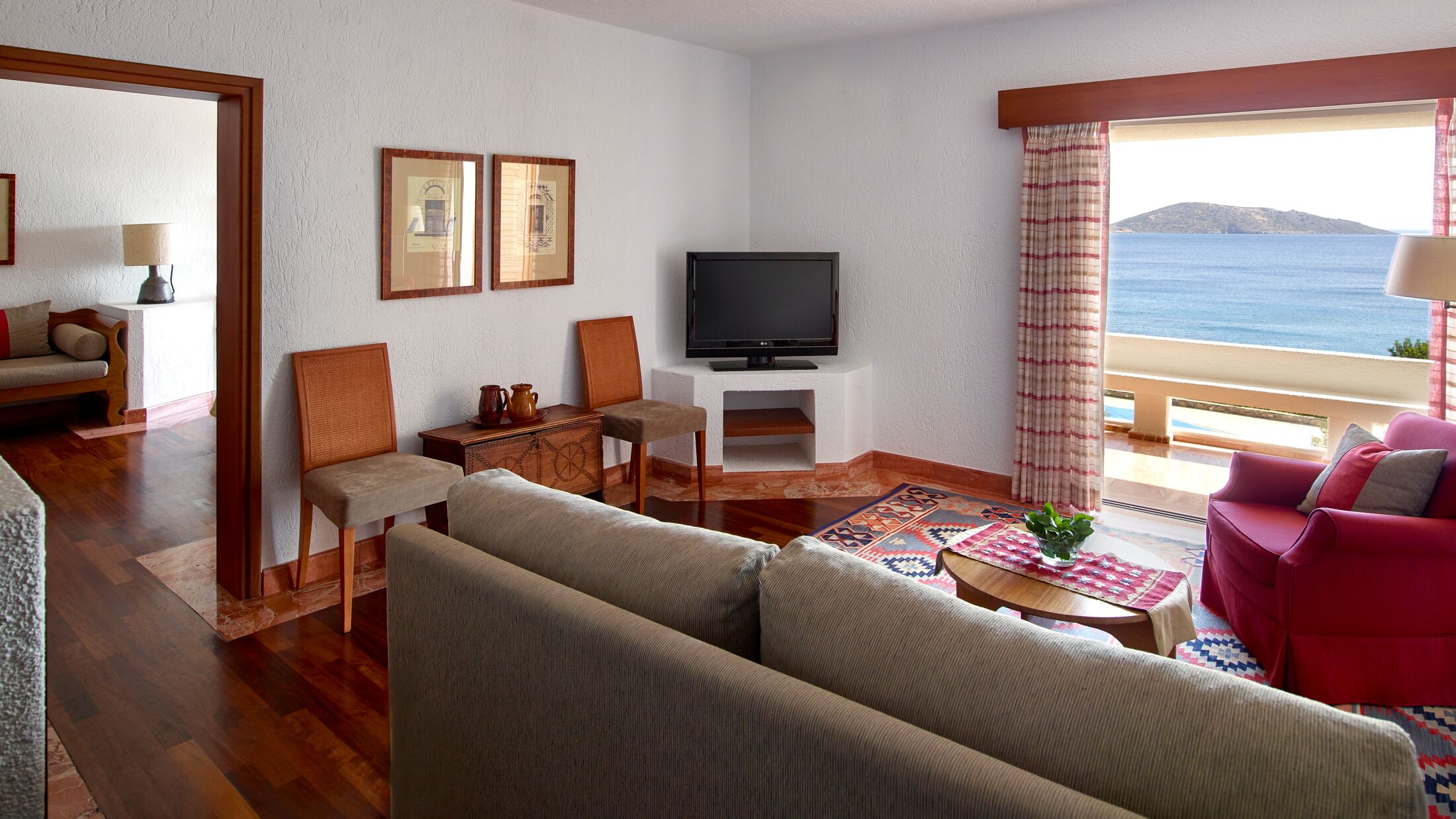 Elounda-Mare-2024-Main-Suite-001-108165-Hybris