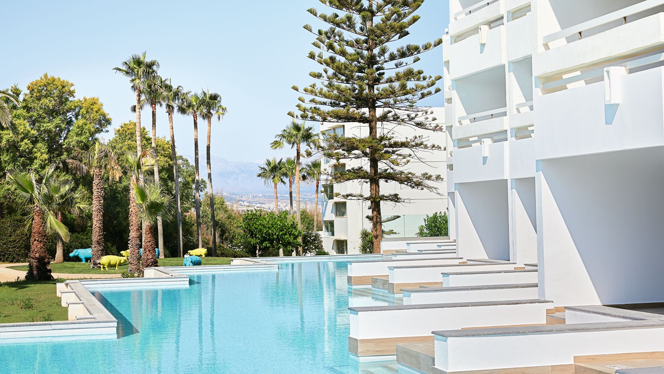 Grecotel-White-Palace-2022-Swim-Up-White-Room-003-121837-Hybris