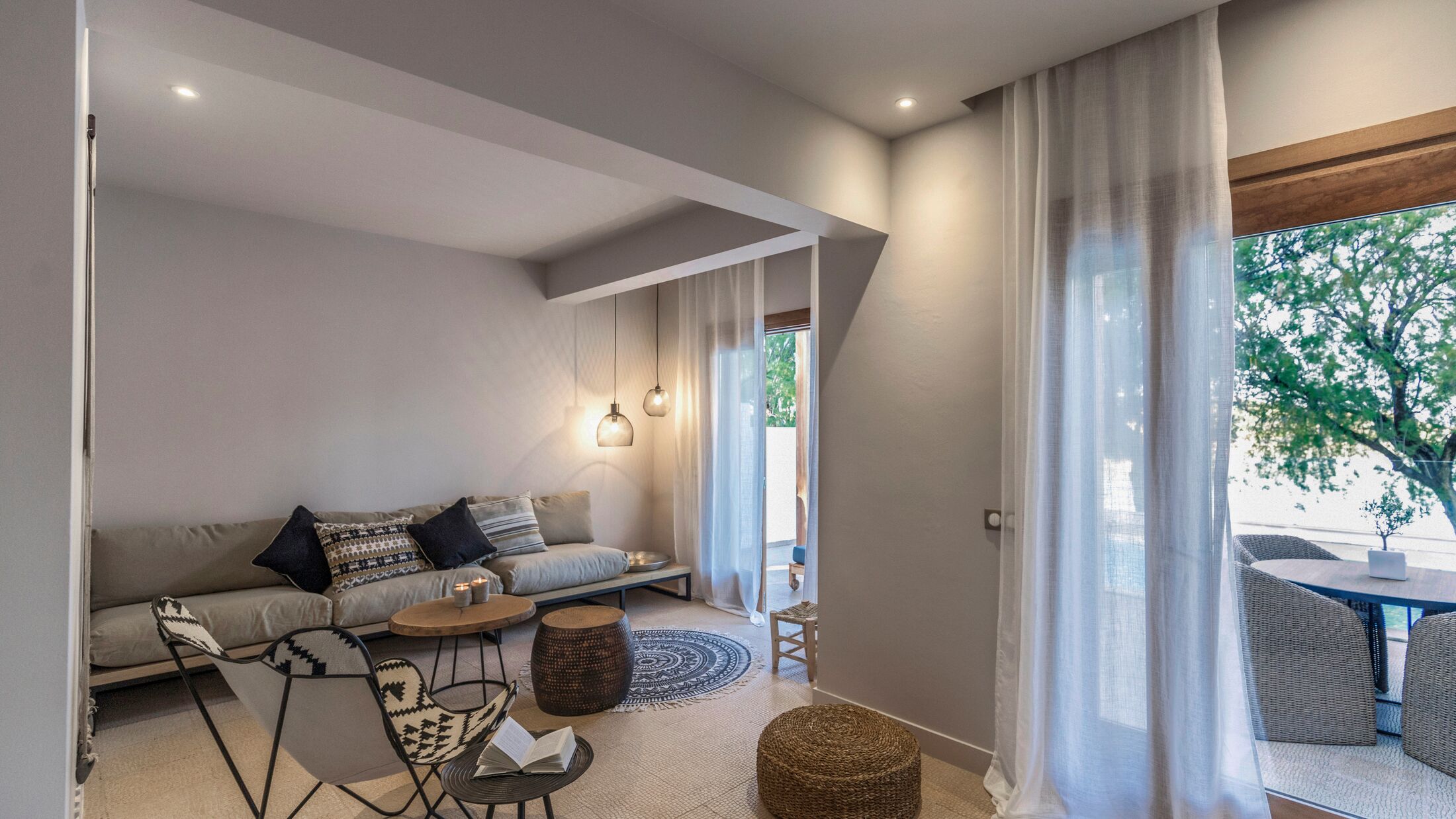 Minos-Beach-Art-Two-Bedroom-Seafront-Villa-Private-Pool-102706-Hybris