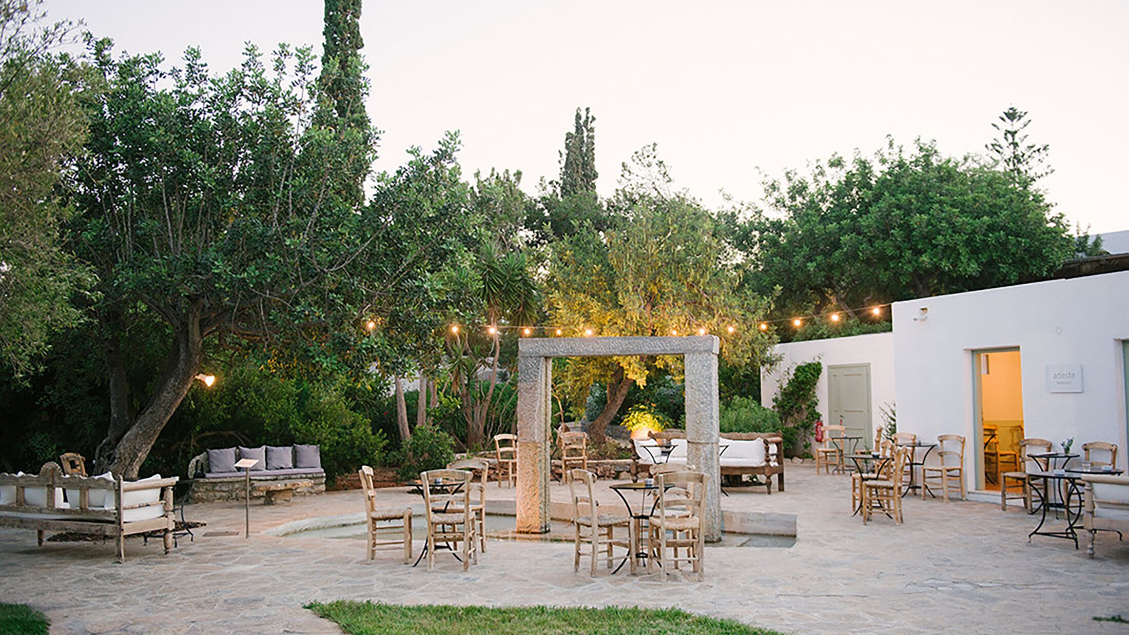 Minos-Beach-Art-2023-Kafeneion-Bar-006-102706-Hybris
