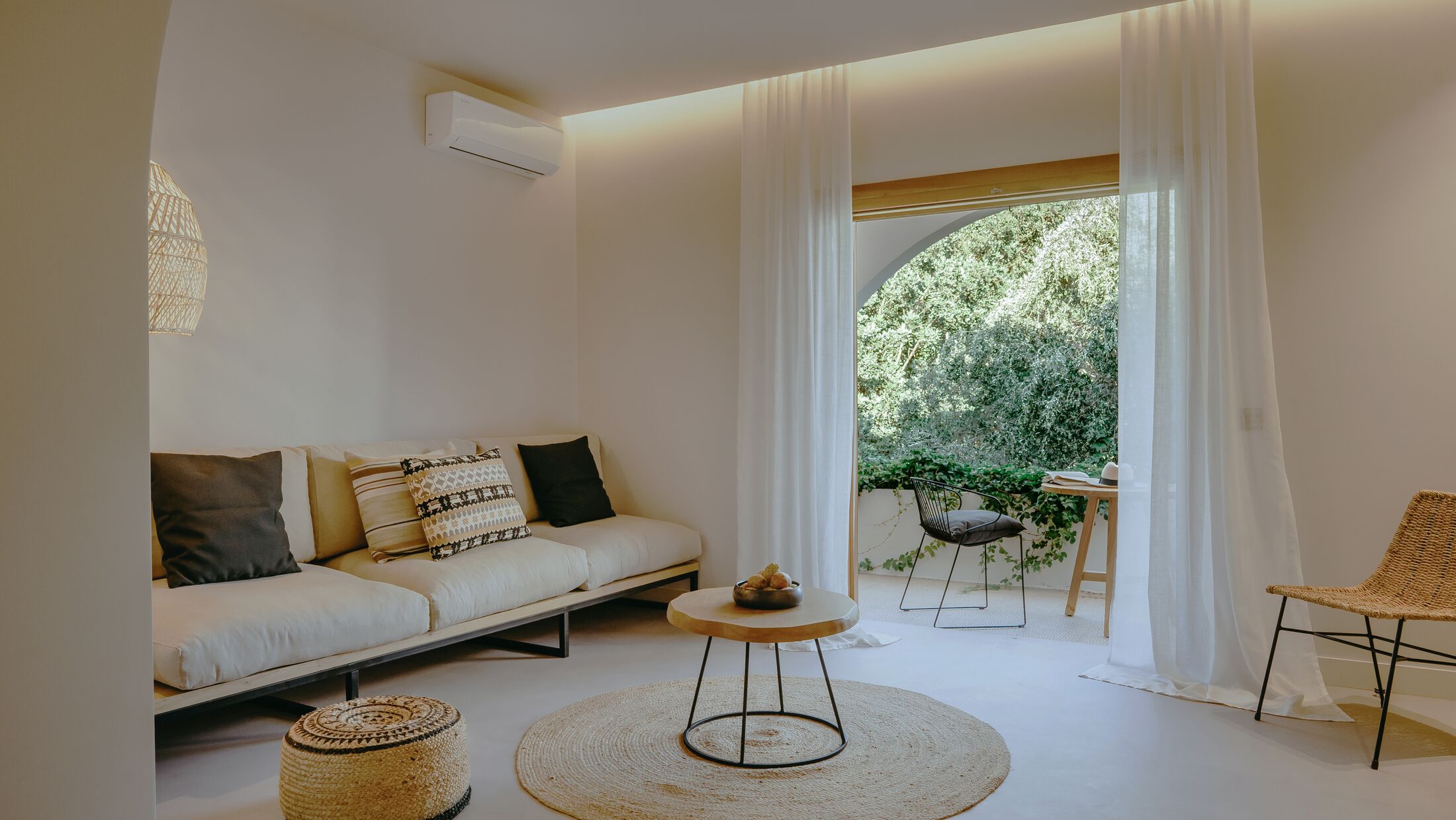 Minos-Beach-Art-2023-Nature-Junior-Suite-001-102706-Hybris