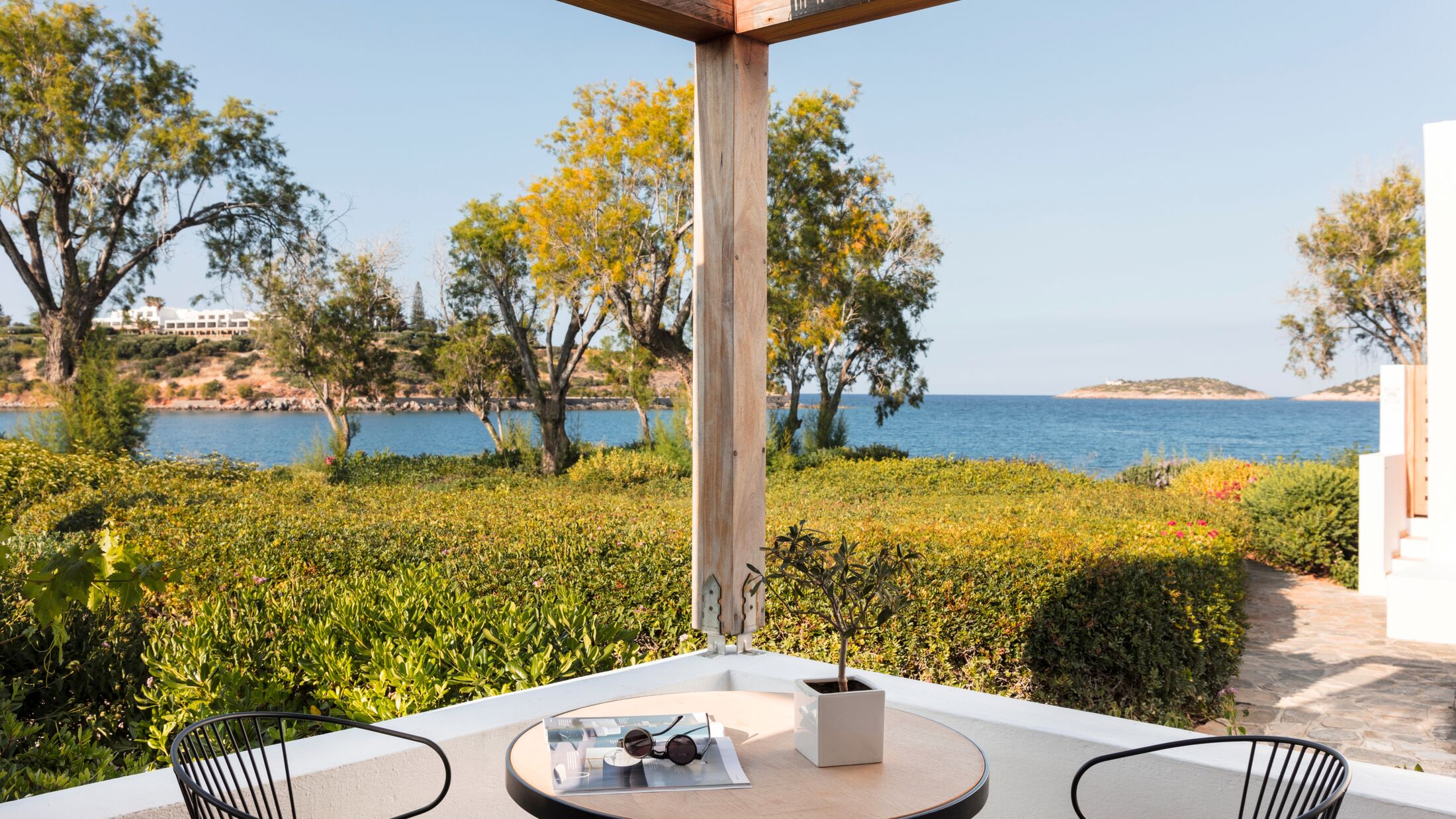 Minos-Beach-Art-2024-Bungalow-Seafront-001-102706-Hybris