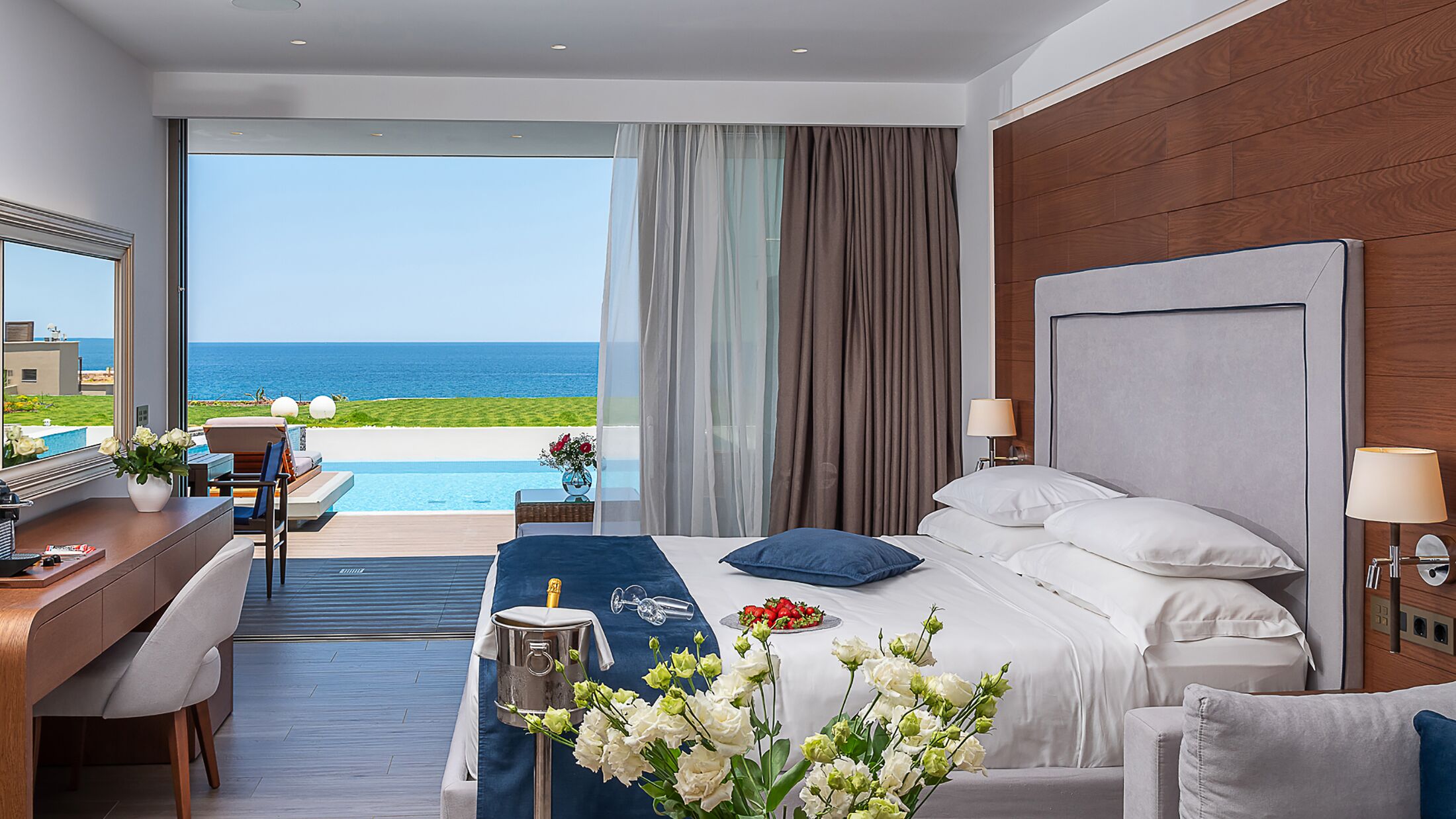 Nana-Princess-2023-Honeymoon-Suite-006-121916-Hybris