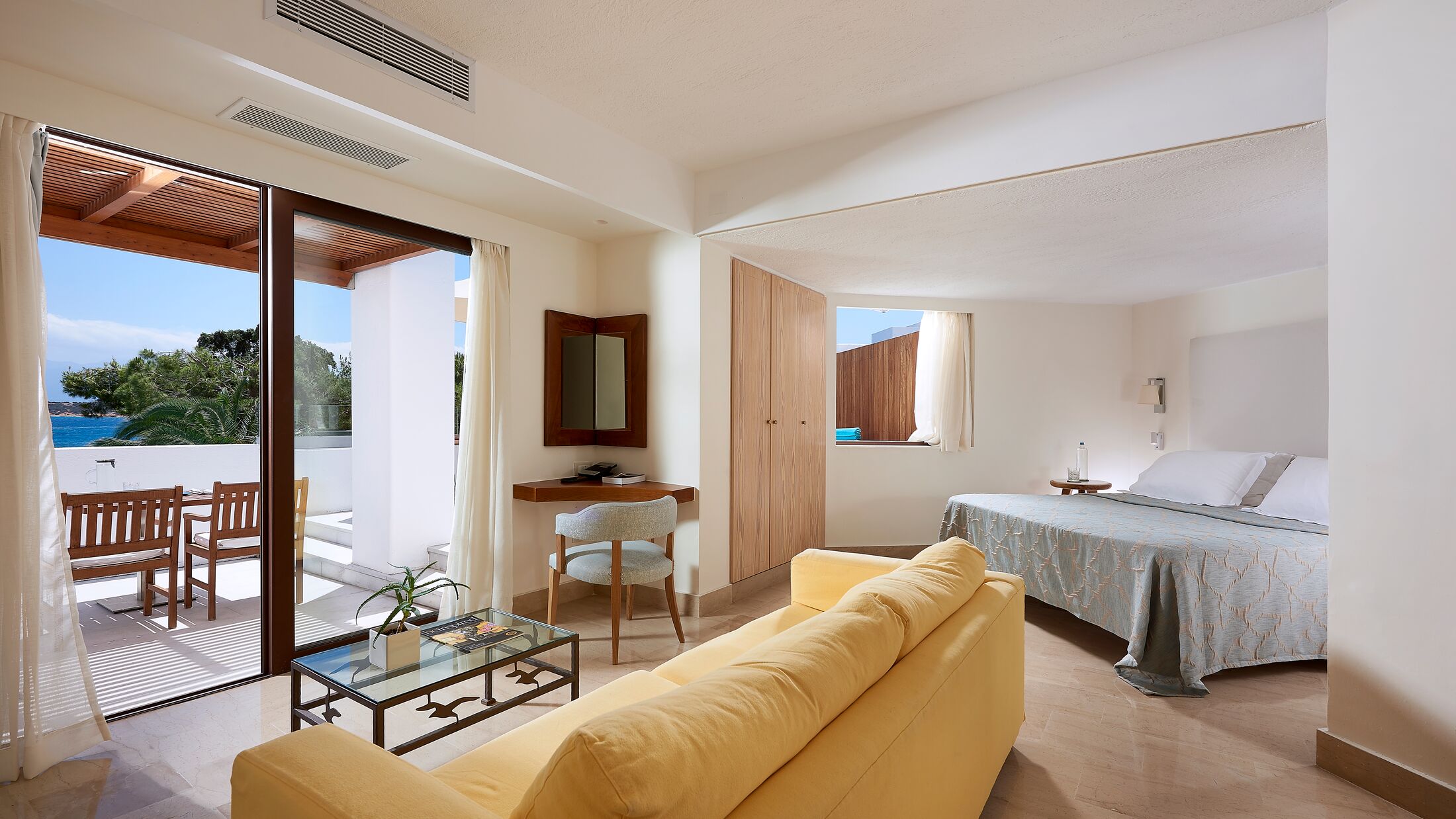 St-Nicolas-Bay-2023-Junior-Suite-Outdoor-Hot-Tub-Sea-View-001-119646-Hybris