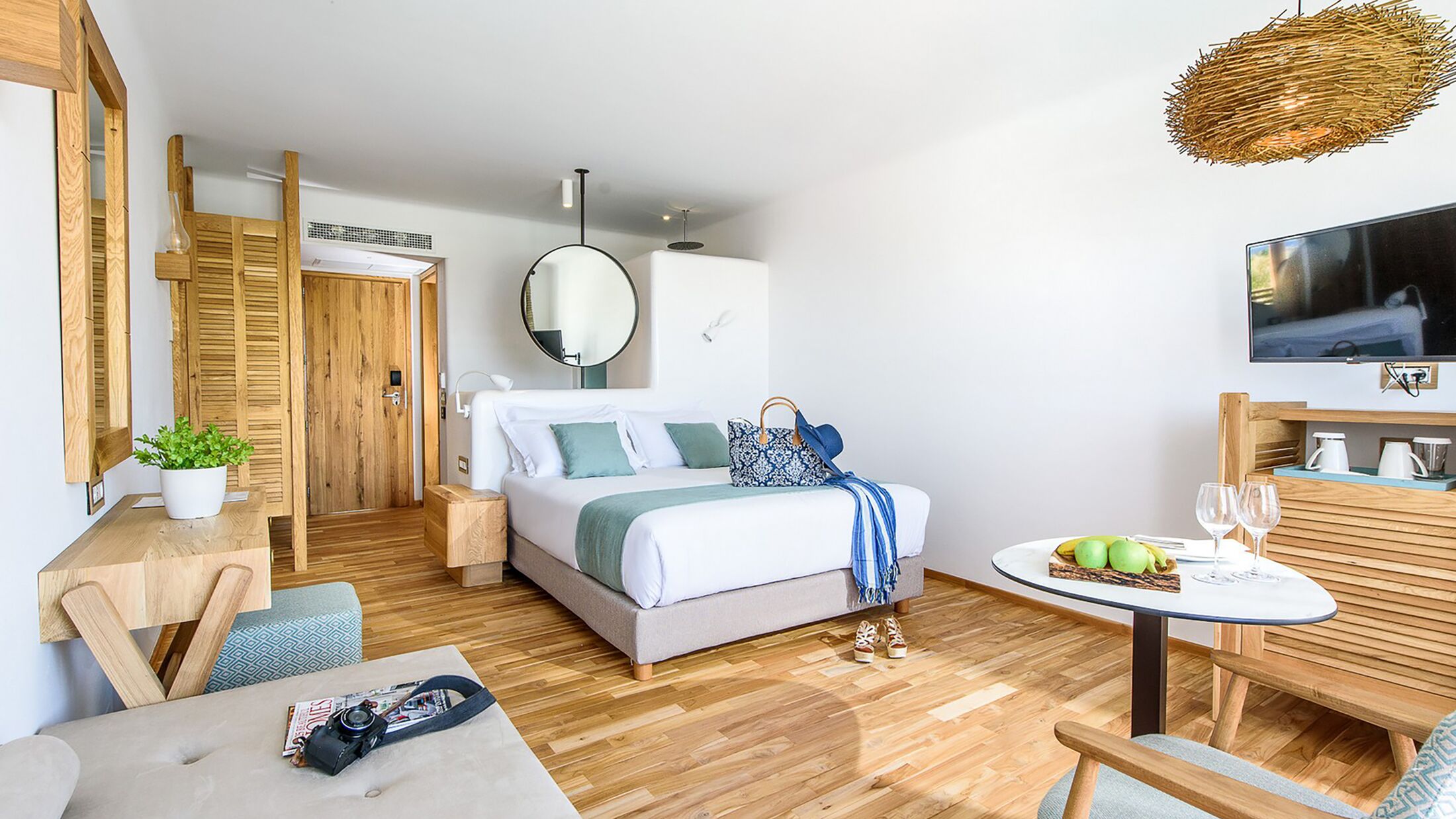 Stella-Island-2025-Luxury-Pool-View-003-121999-Hybris