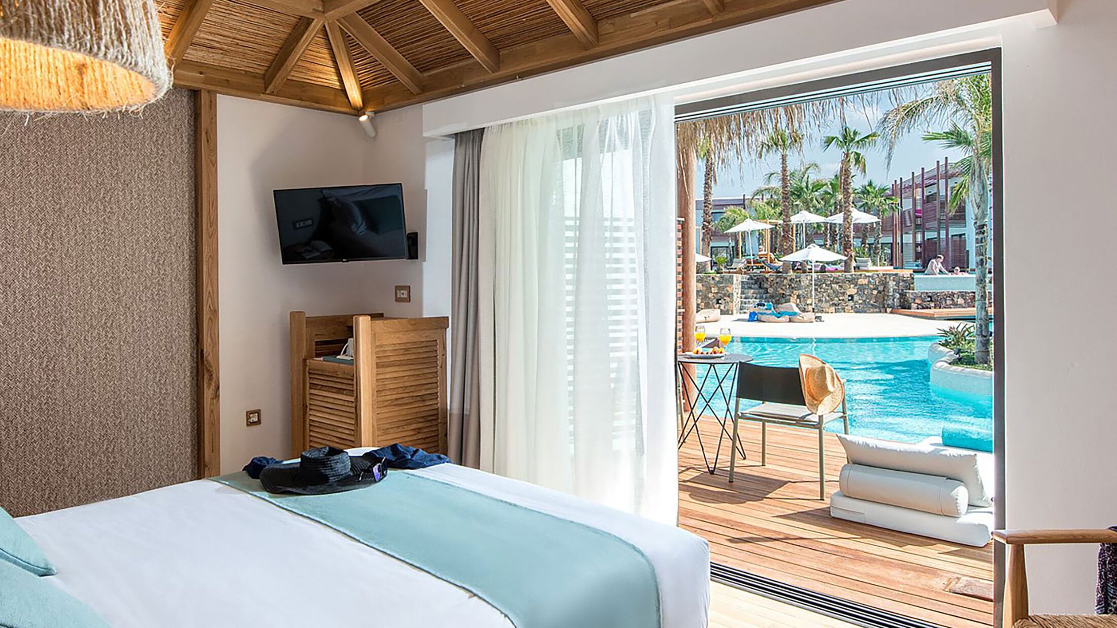 Stella-Island-2025-Overwater-Bungalow-002-121999-Hybris