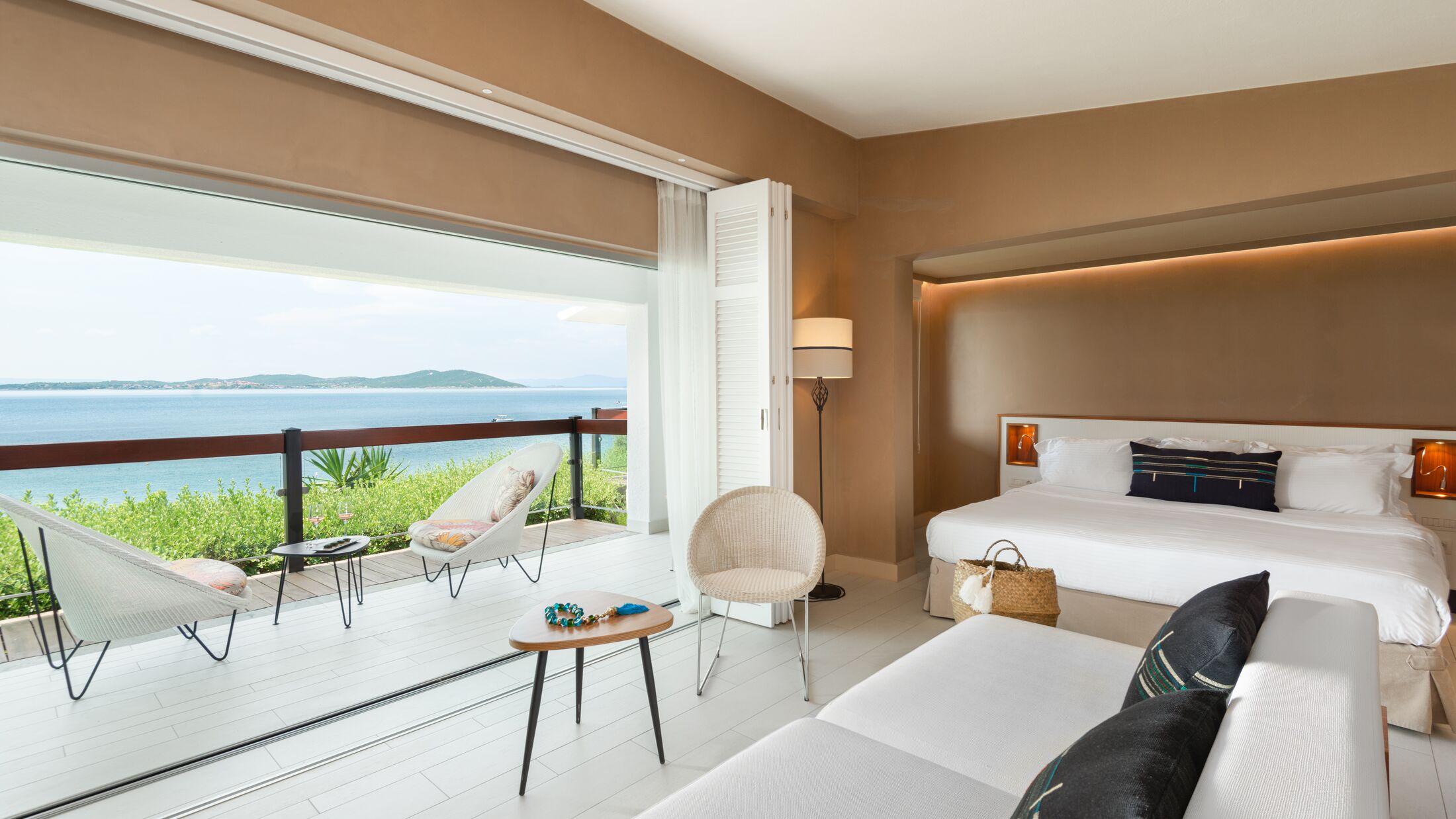 Eagles-Palace-2022-Bungalow-Sea-Front-001-113687-Hybris