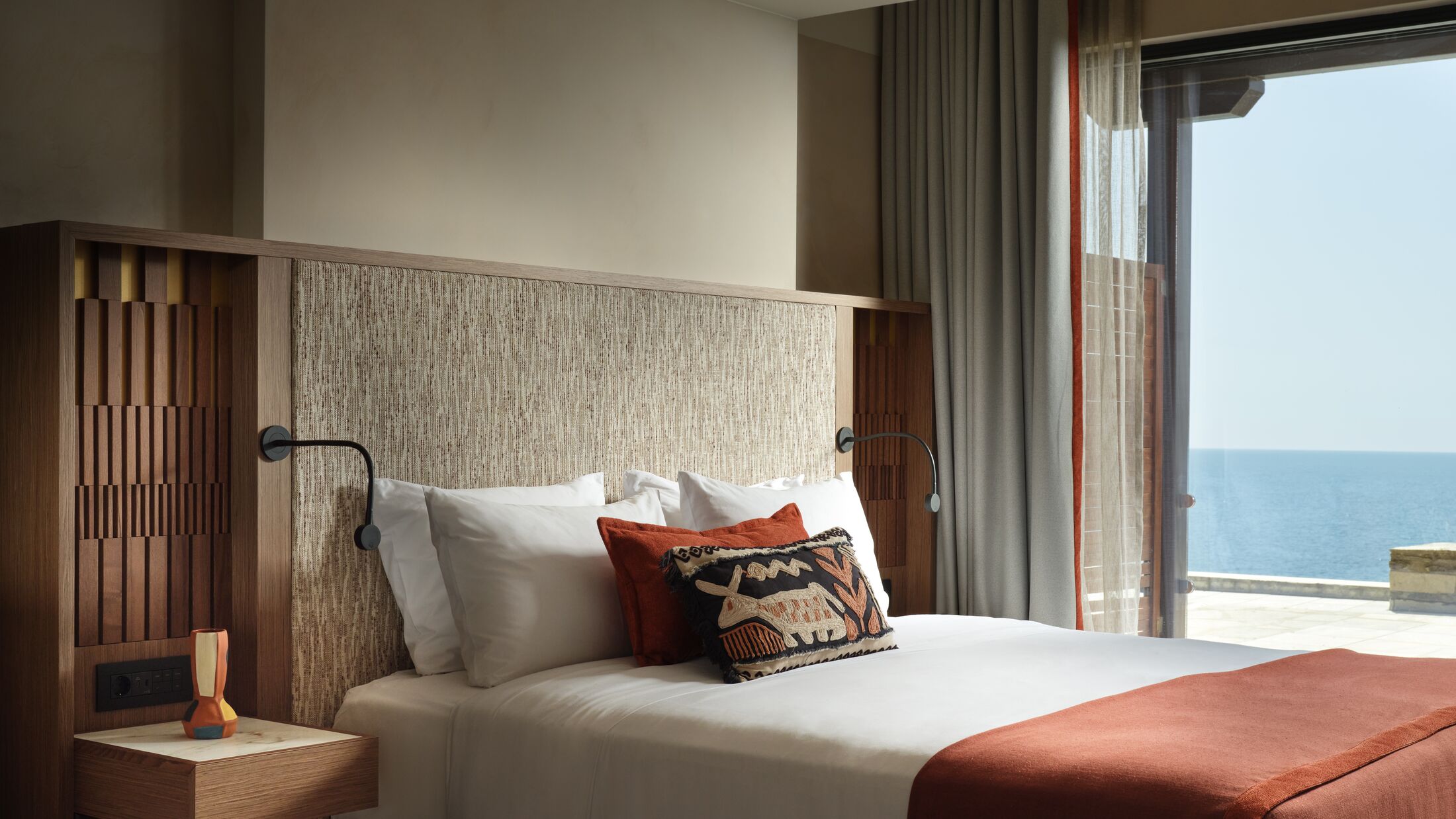 Eagles-Palace-2024-Seafront-Executive-Junior-Suite-003-113687-Hybris