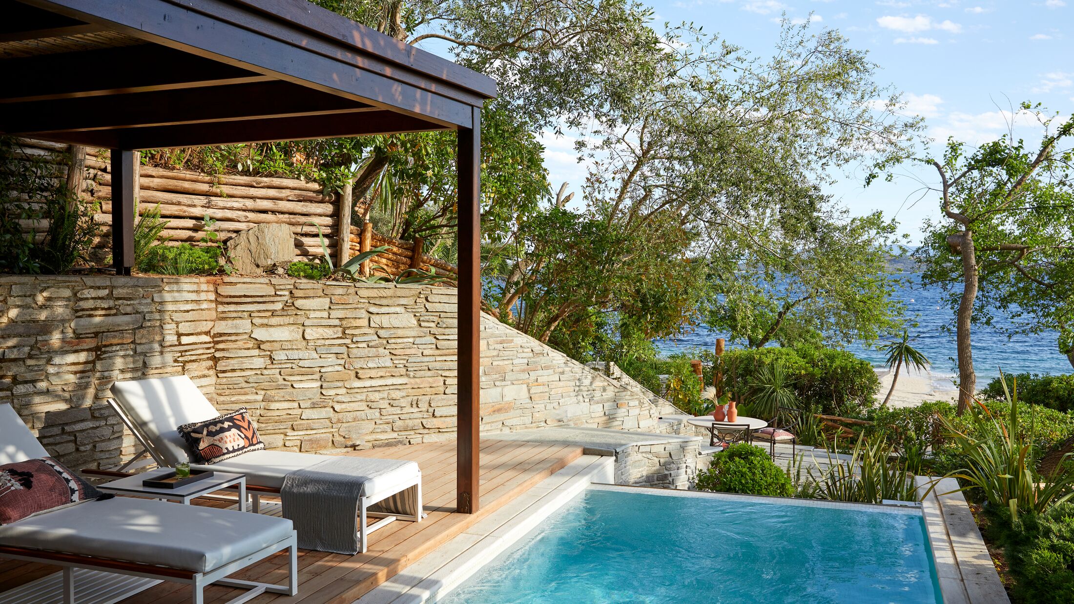 Eagles-Palace-2024-Seafront-Grand-Suite-Private-Pool-001-113687-Hybris