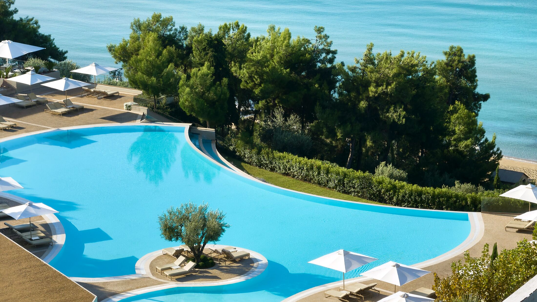 Ikos-Oceania-2023-Main-Pool-002-119737-Hybris