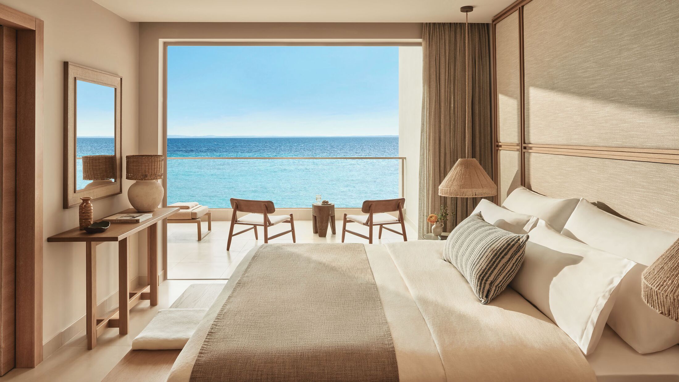 Deluxe One Bedroom Beachfront Suite