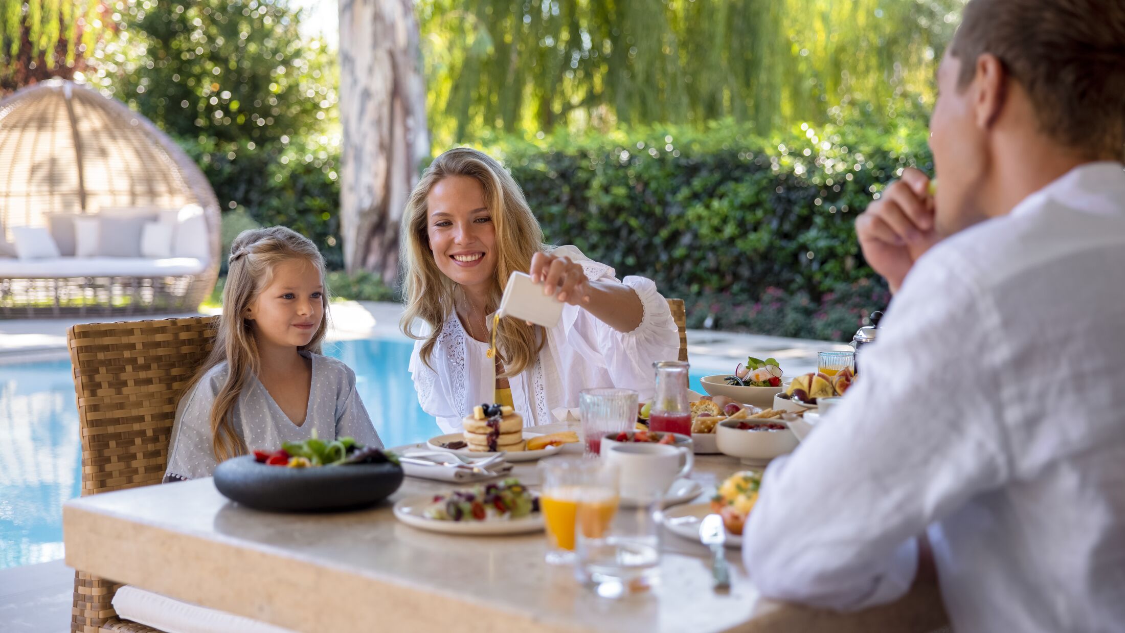 Sani-Asterias-2024-Breakfast-Pool-001-110832-Hybris