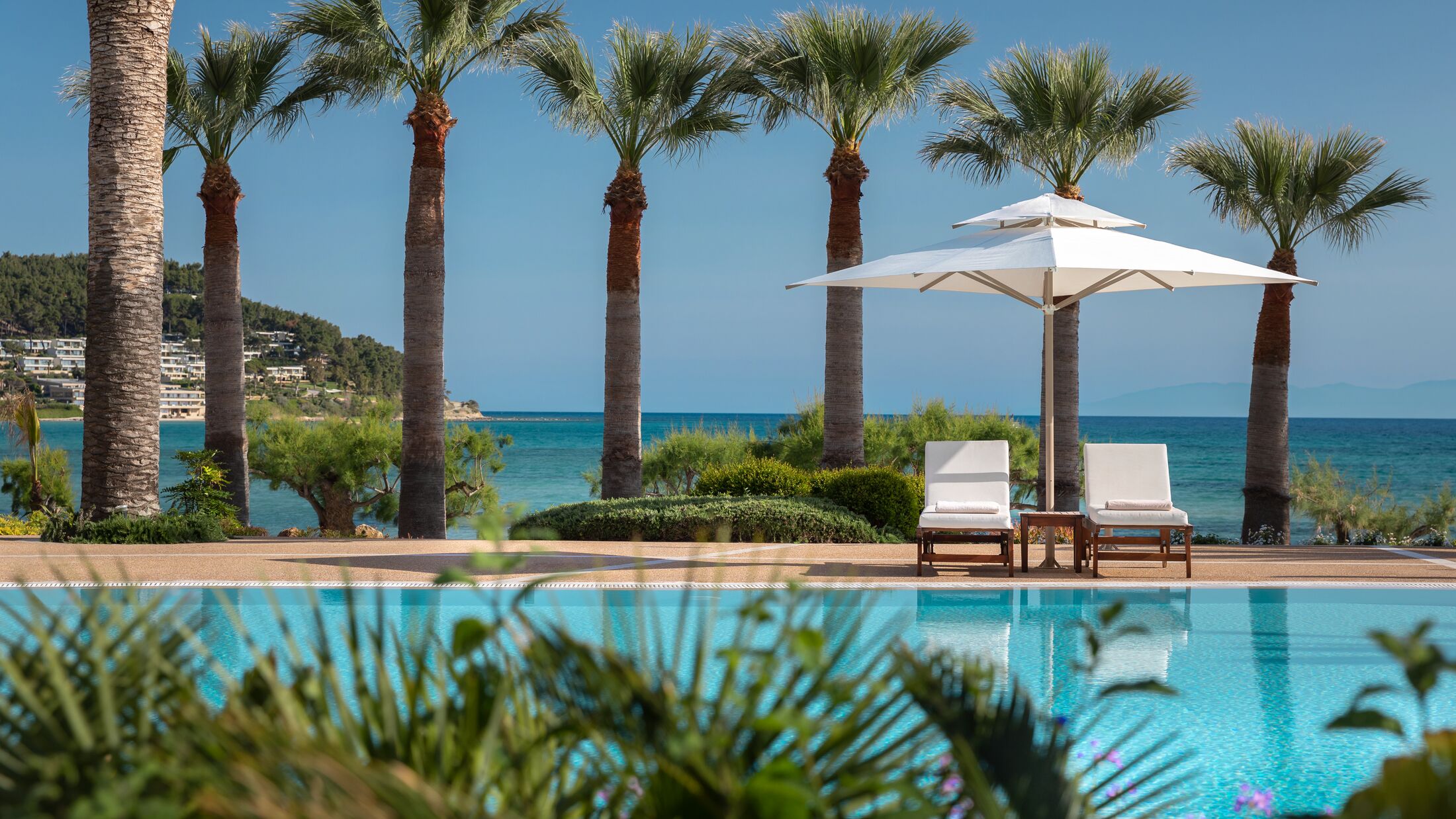 Sani-Beach-2022-Main-Pool-001-118673-Hybris