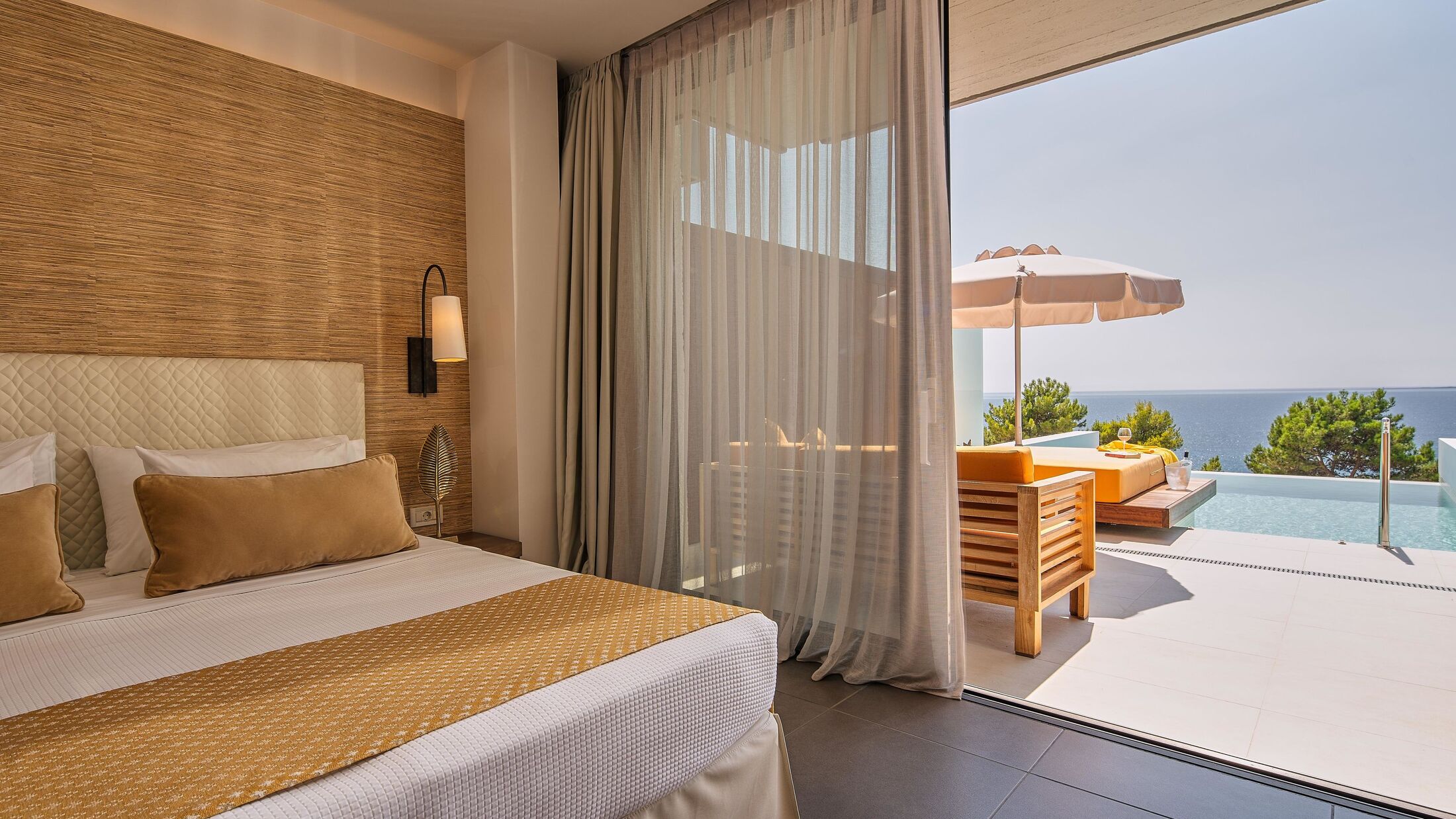 Suite with Infinity Pool