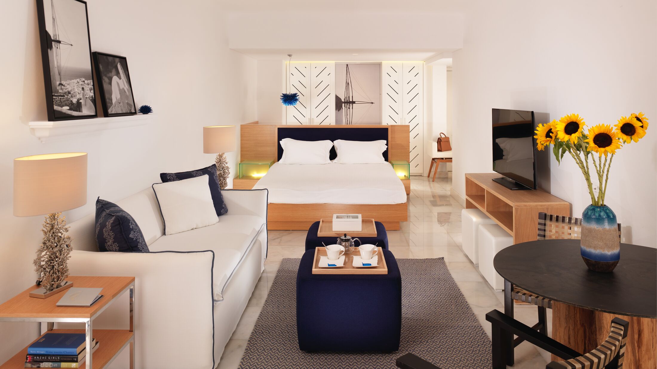 Mykonos-Grand-2022-Open-Plan-Suite-001-121809-Hybris