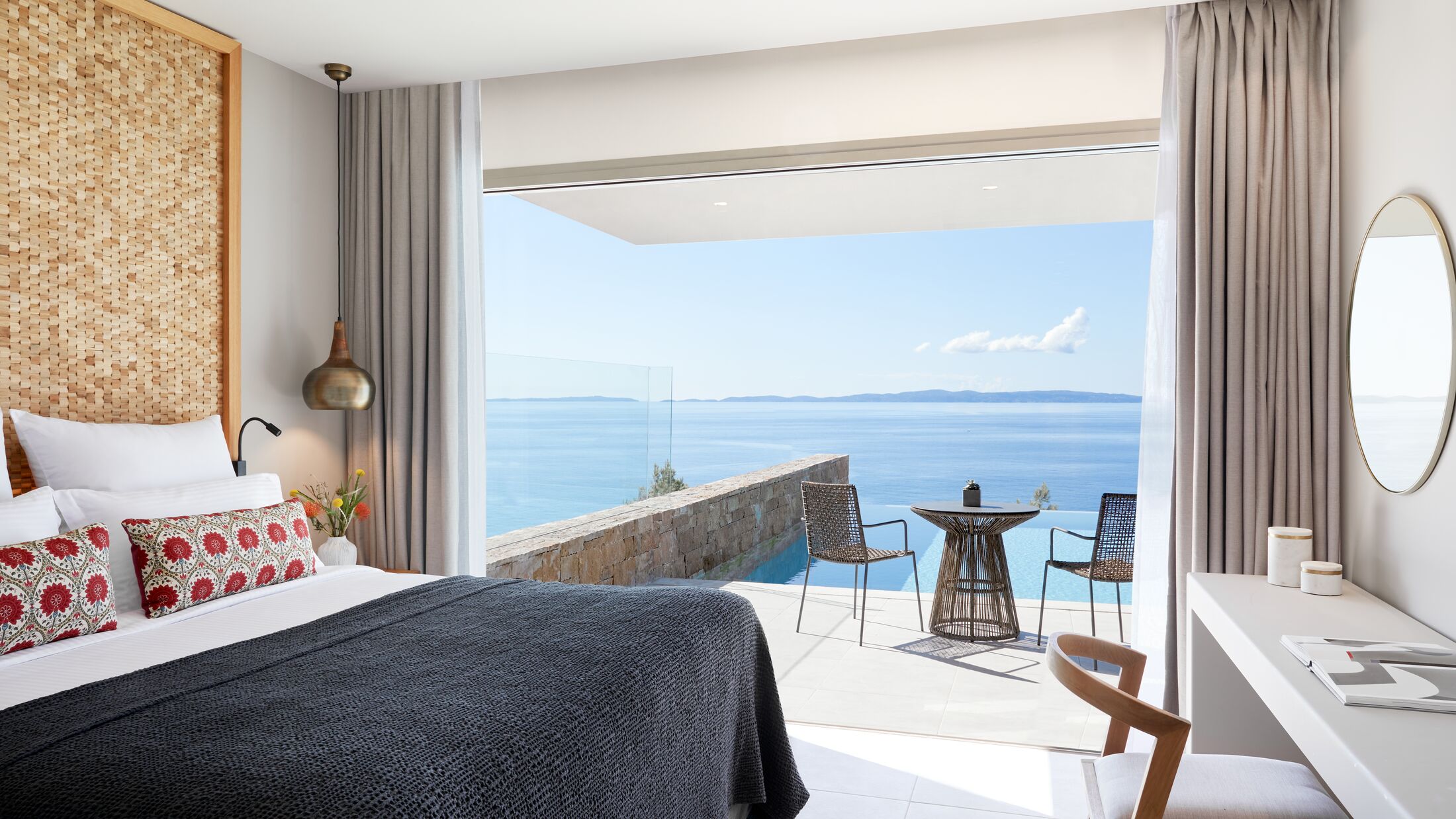 4.1 One Bedroom Family Suite SwimUp Sea VIew