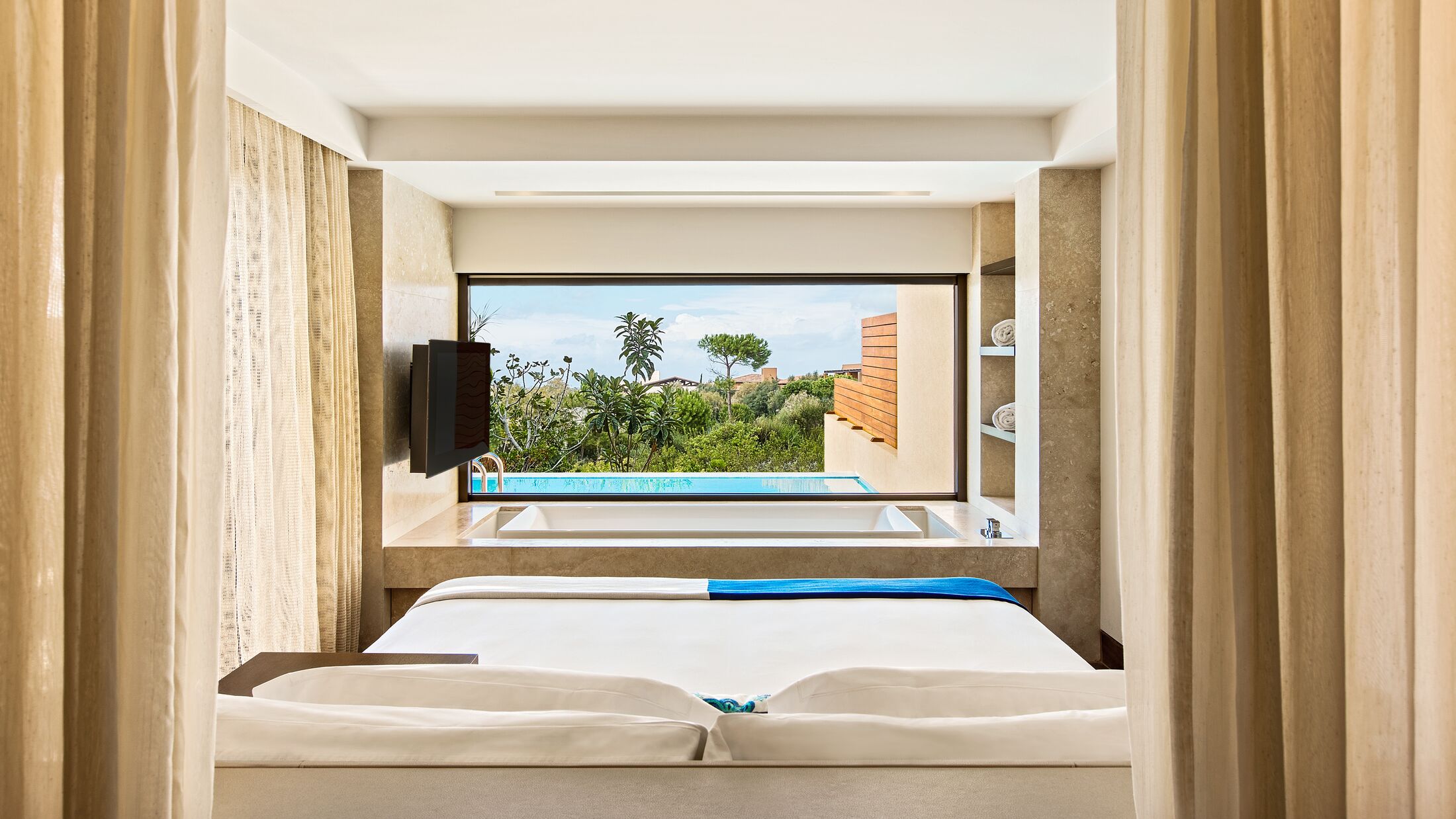 Romanos-2022-Grand-Infinity-Suite-002-117885-Hybris