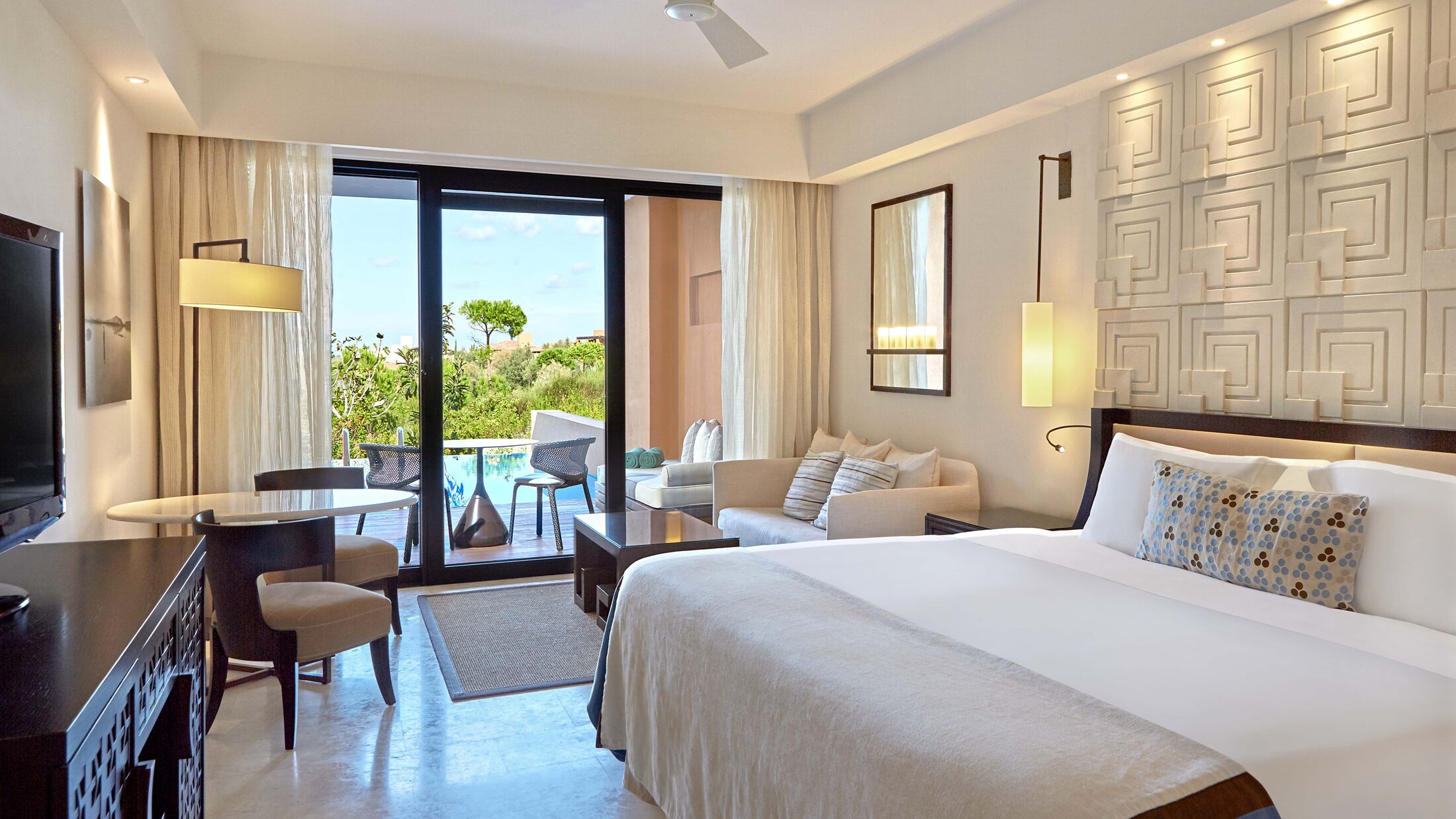 Romanos-2022-Infinity-Room-001-117885-Hybris