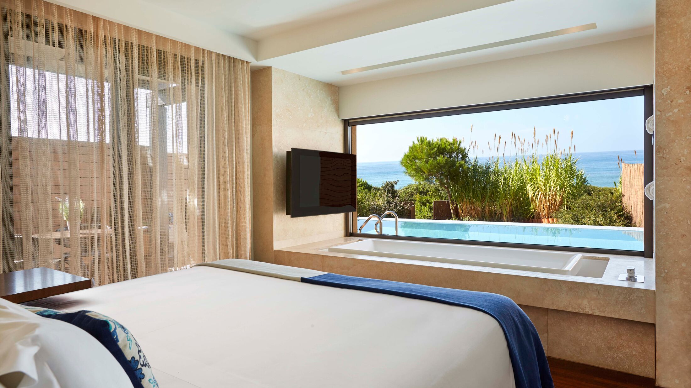 Romanos-2022-Premium-Grand-Infinity-Suite-001-117885-Hybris