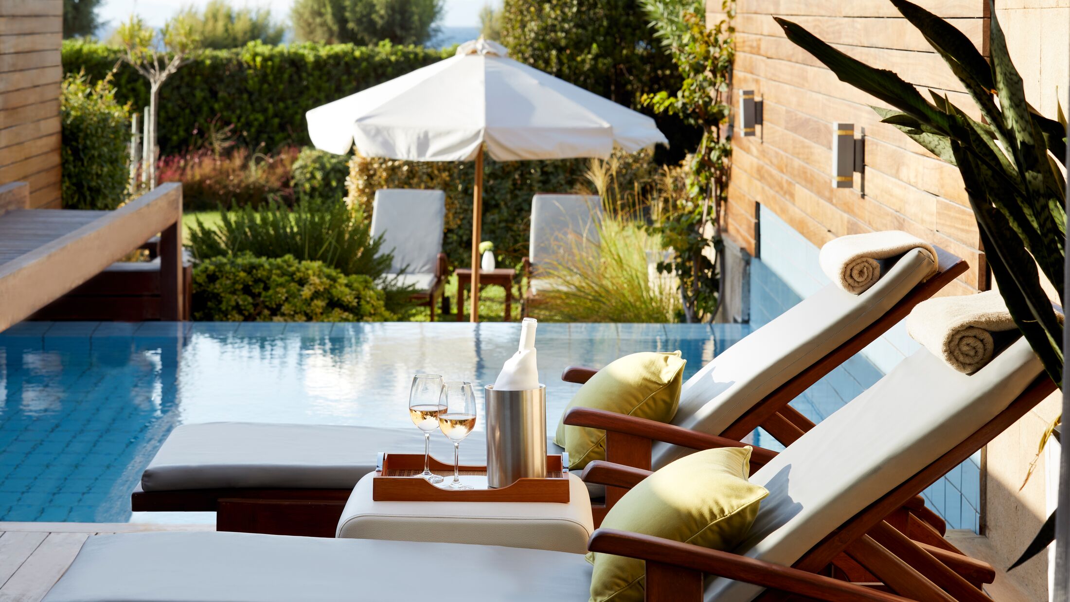 Amus-Rhodes-2024-Amus-Suite-Private-Pool-Garden-View-003-117551-Hybris