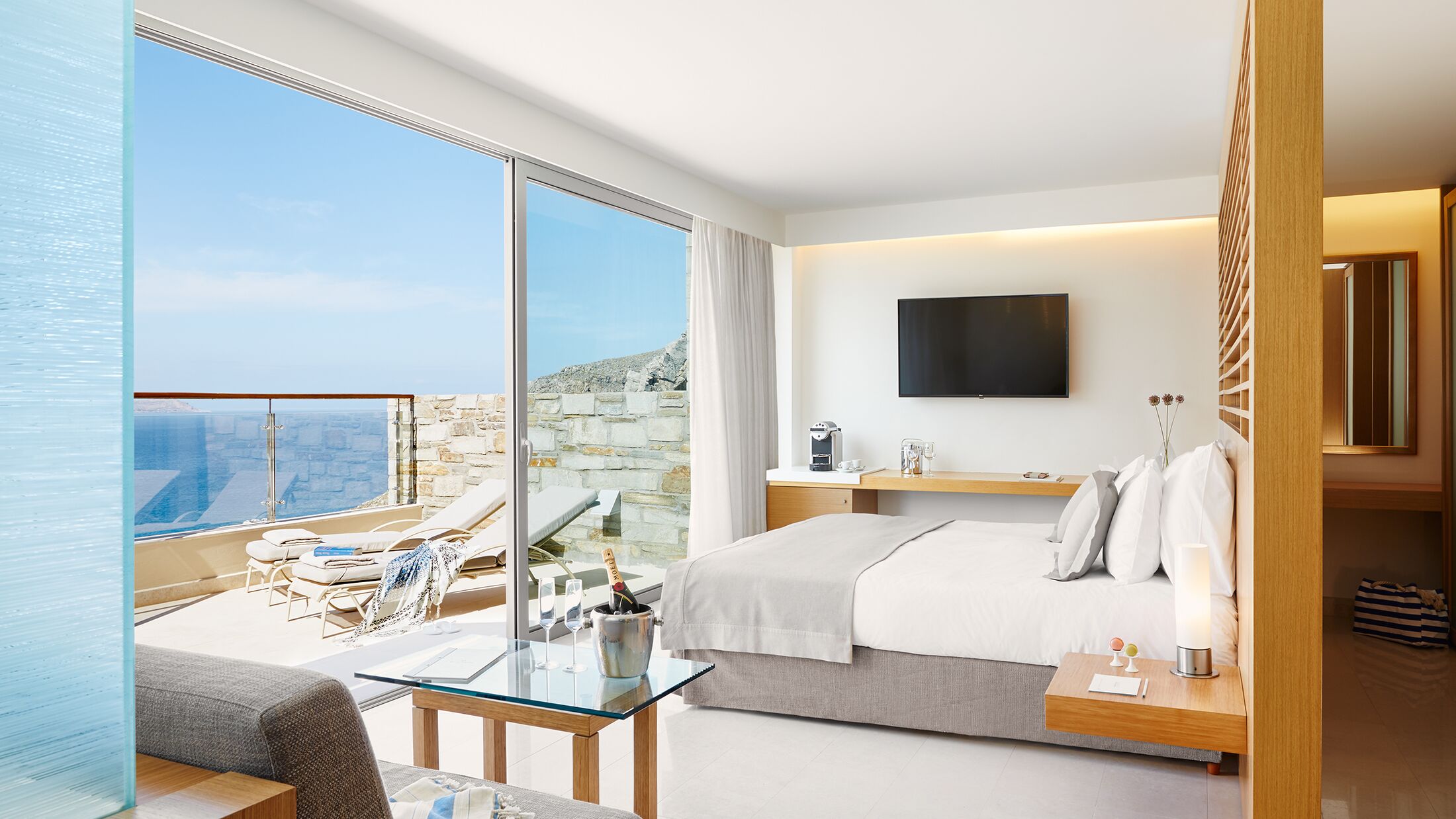 Lindos-Blu-Deluxe-Double-Room-Outdoor-Jacuzzi-001-117887-Hybris