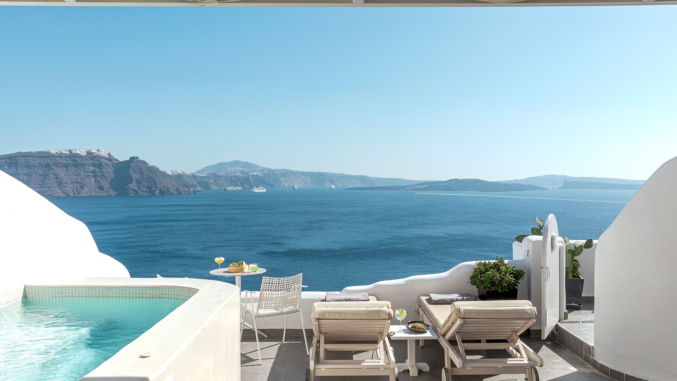 Santorini-Secret-2024-Absolute-Suite-001-121858-Hybris