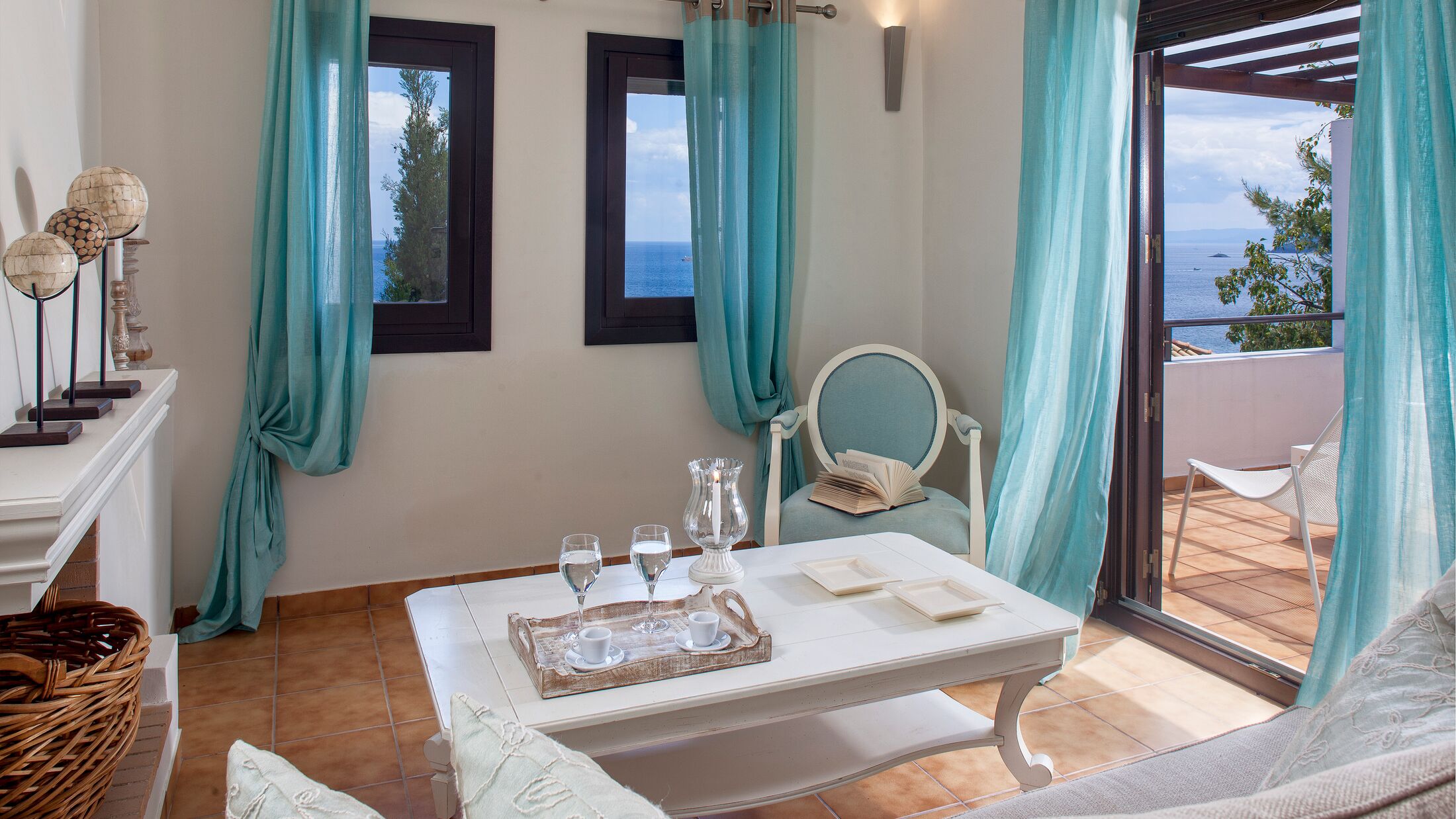 Aegean-Suites-2024-Deluxe-Suite-Sea-View-002-119250-Hybris