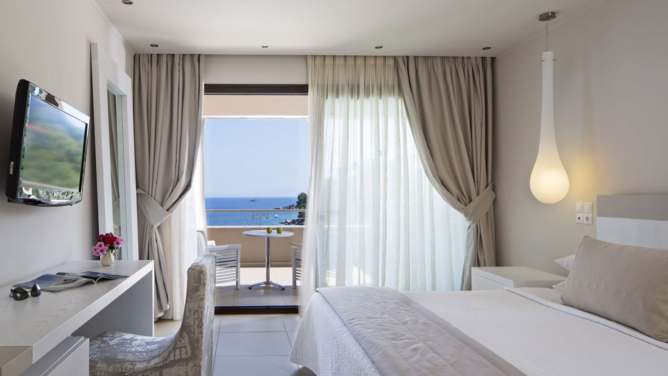 KB-Suites-2023-Deluxe-Double-Room-Sea-View-001-120842-Hybris