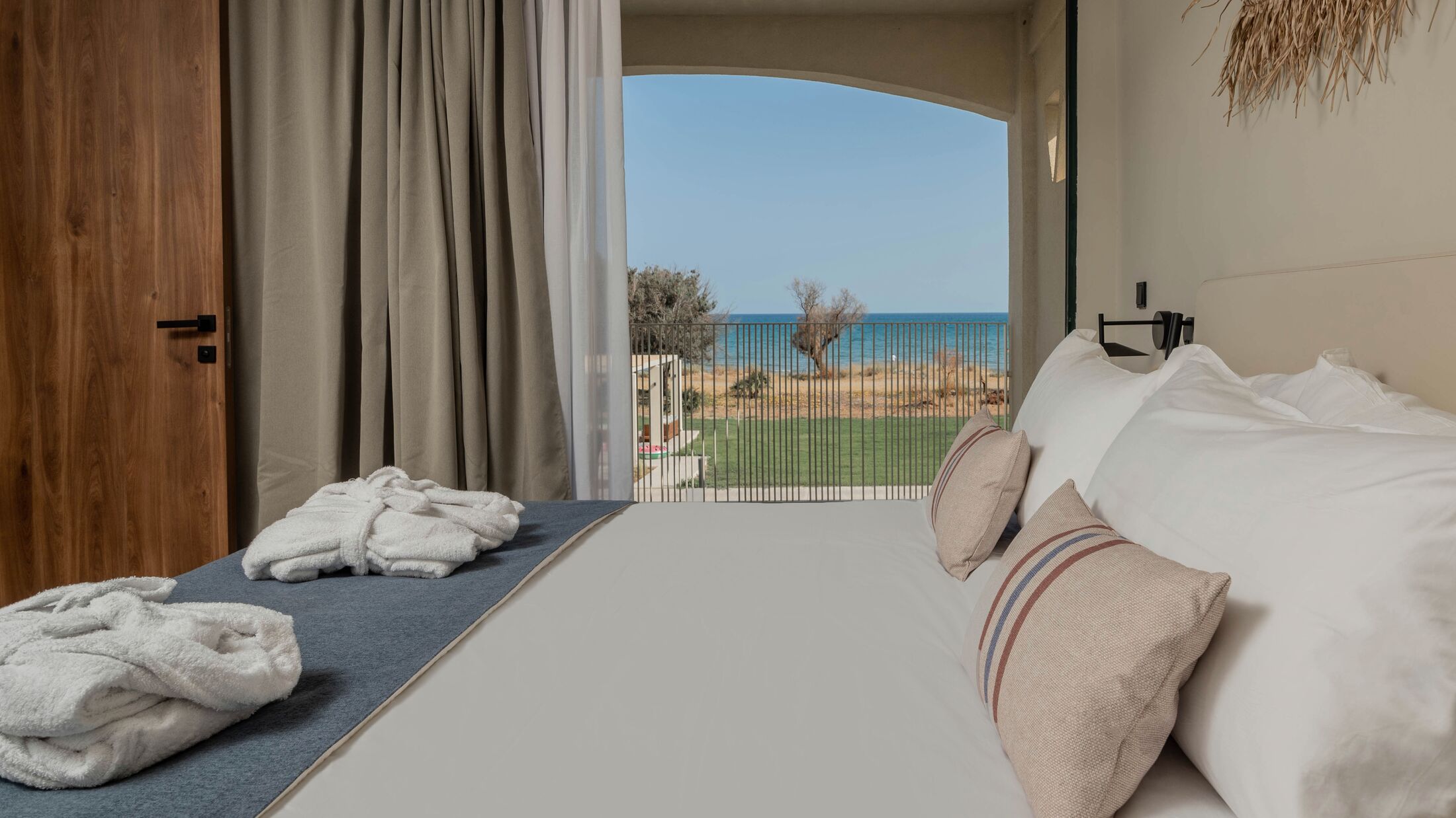 Domes-Aulus-2022-Grand-Sapphire-Zen-Suite-006-121813-Hybris