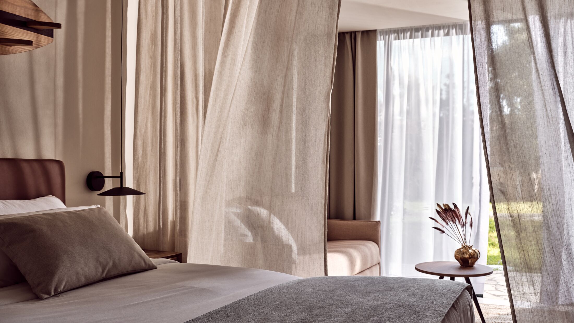 Domes-Aulus-2022-Grand-Tropical-Cozy-Suite-001-121813-Hybris