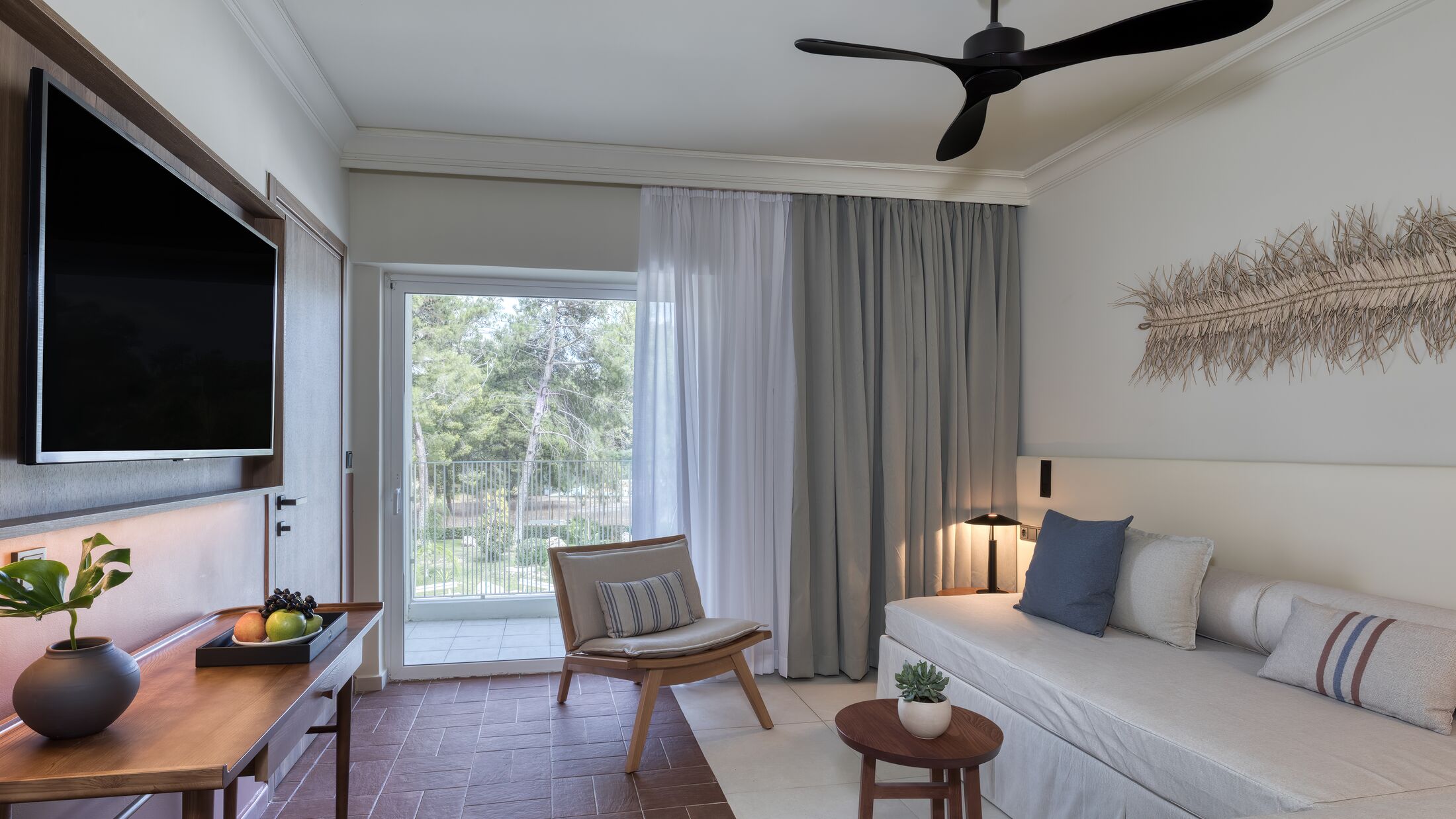 Domes-Aulus-2023-Grand-Tropical-Nest-001-121813-Hybris