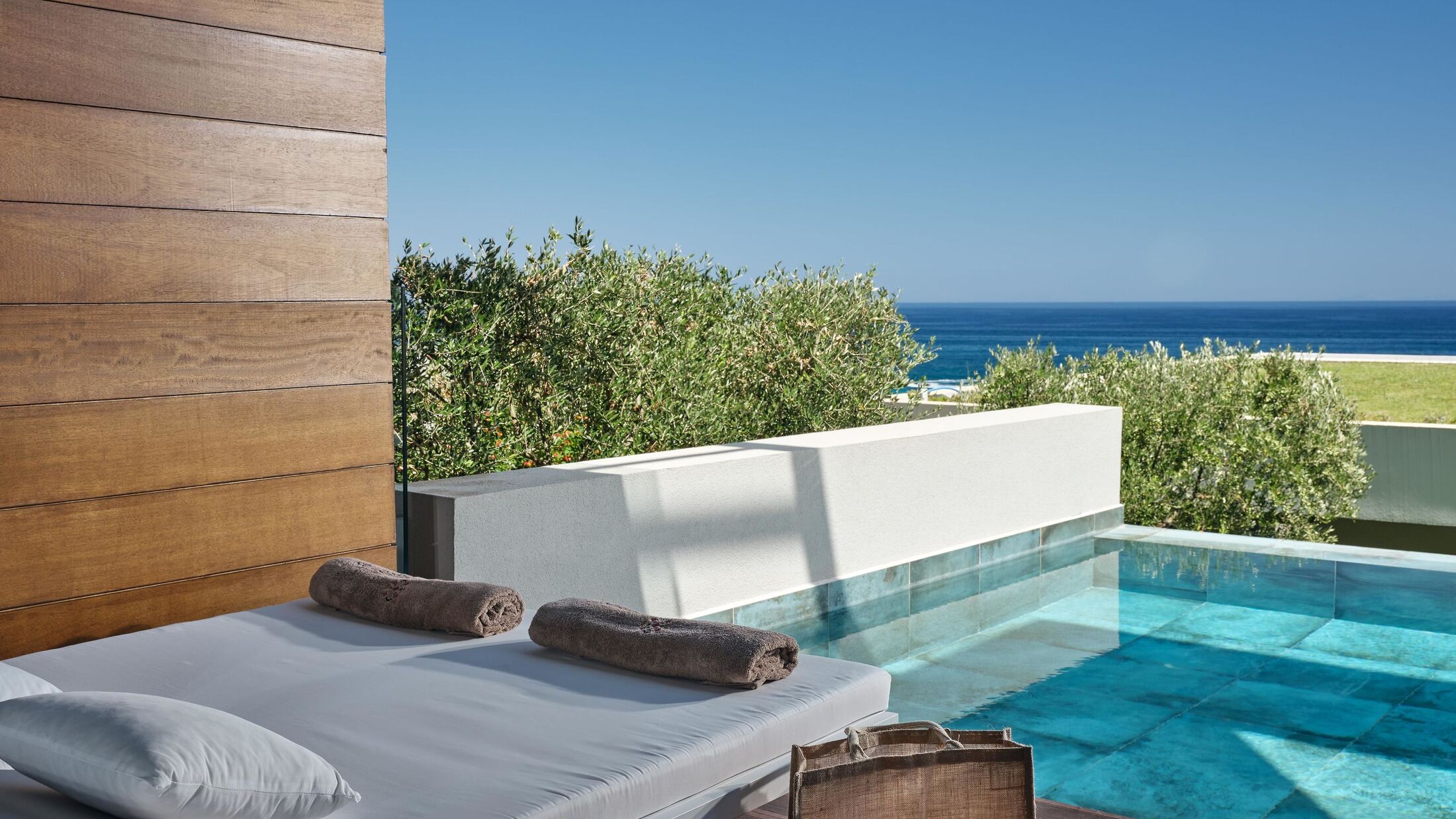 Lesante-Blu-2022-Signature-Suite-Private-Pool-Sea-View-003-121025-Hybris